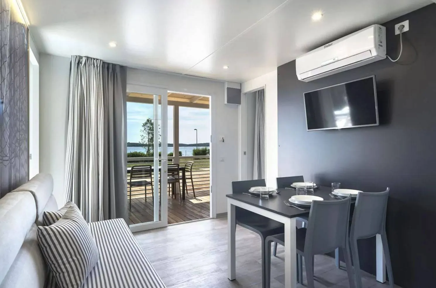 Lodge Deluxe Sea View