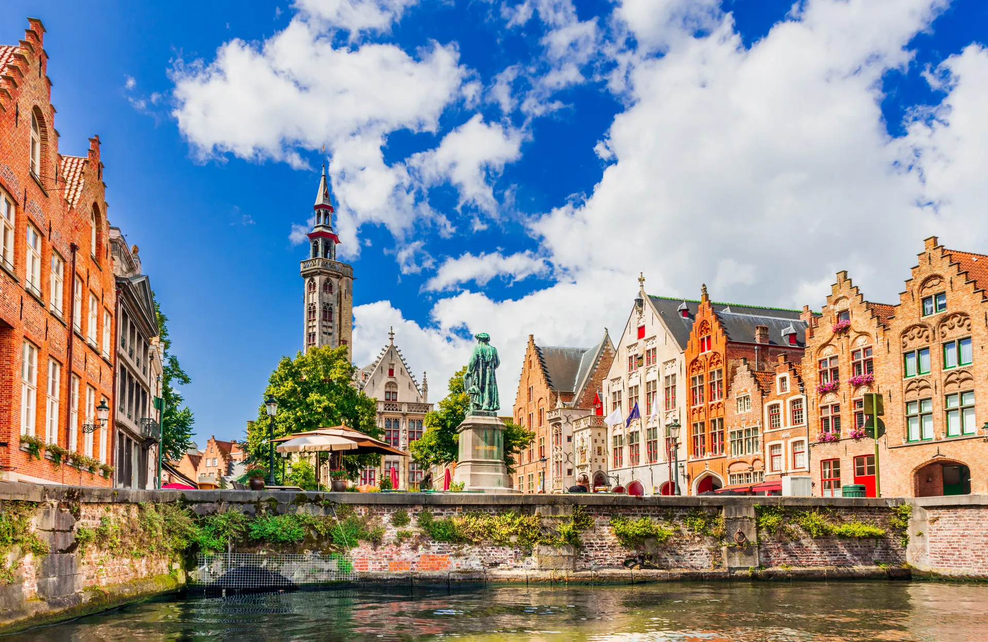 Busreizen belgie - AdobeStock 215602173