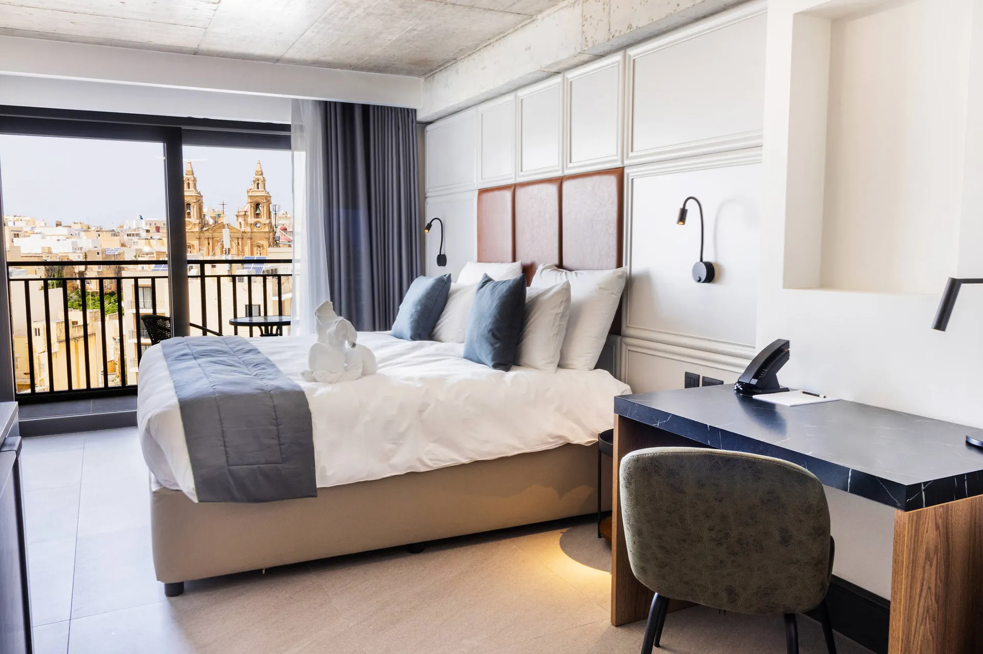 Online bestellen: Hotel The Londoner Sliema