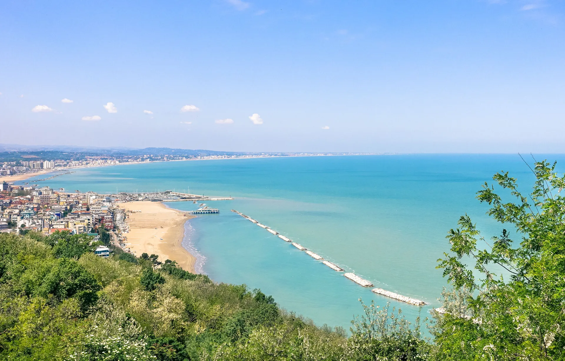 Ontdek de Adriatische kust en Le Marche vanuit Gabicce Mare.