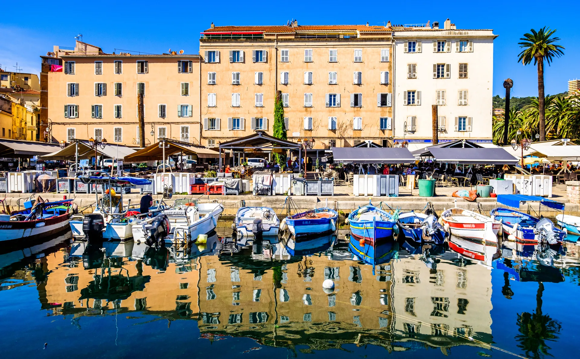 Ontdek Sardinië en Corsica.