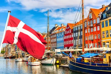 Kopenhagen met Deense vlag