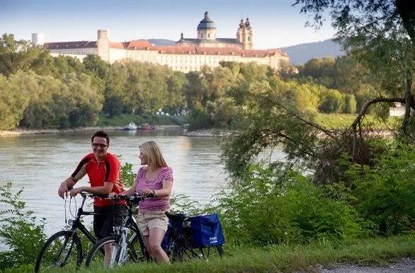 Fietsen langs de parels van de Donau.