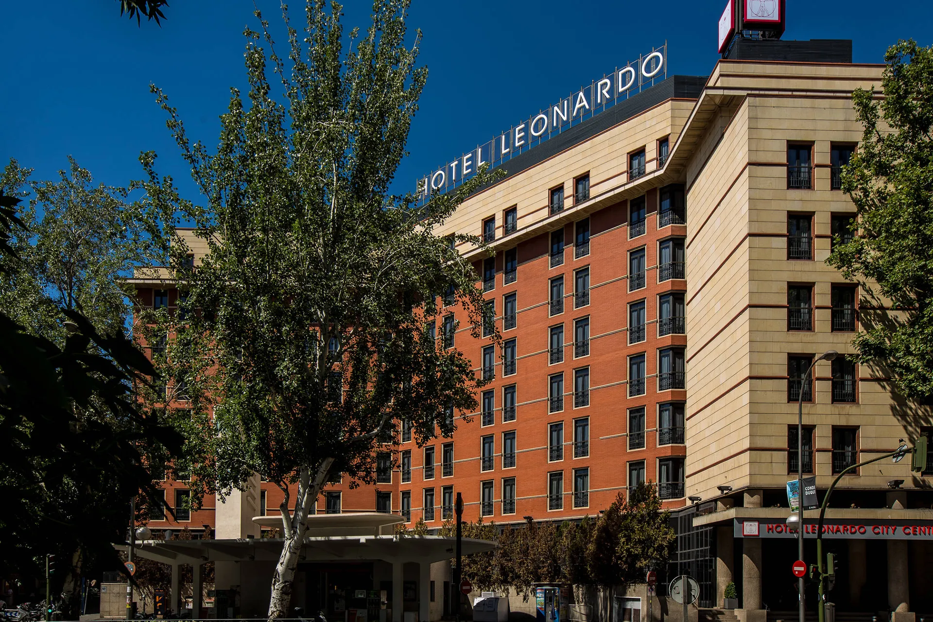 Online bestellen: Leonardo Hotel Madrid City Center
