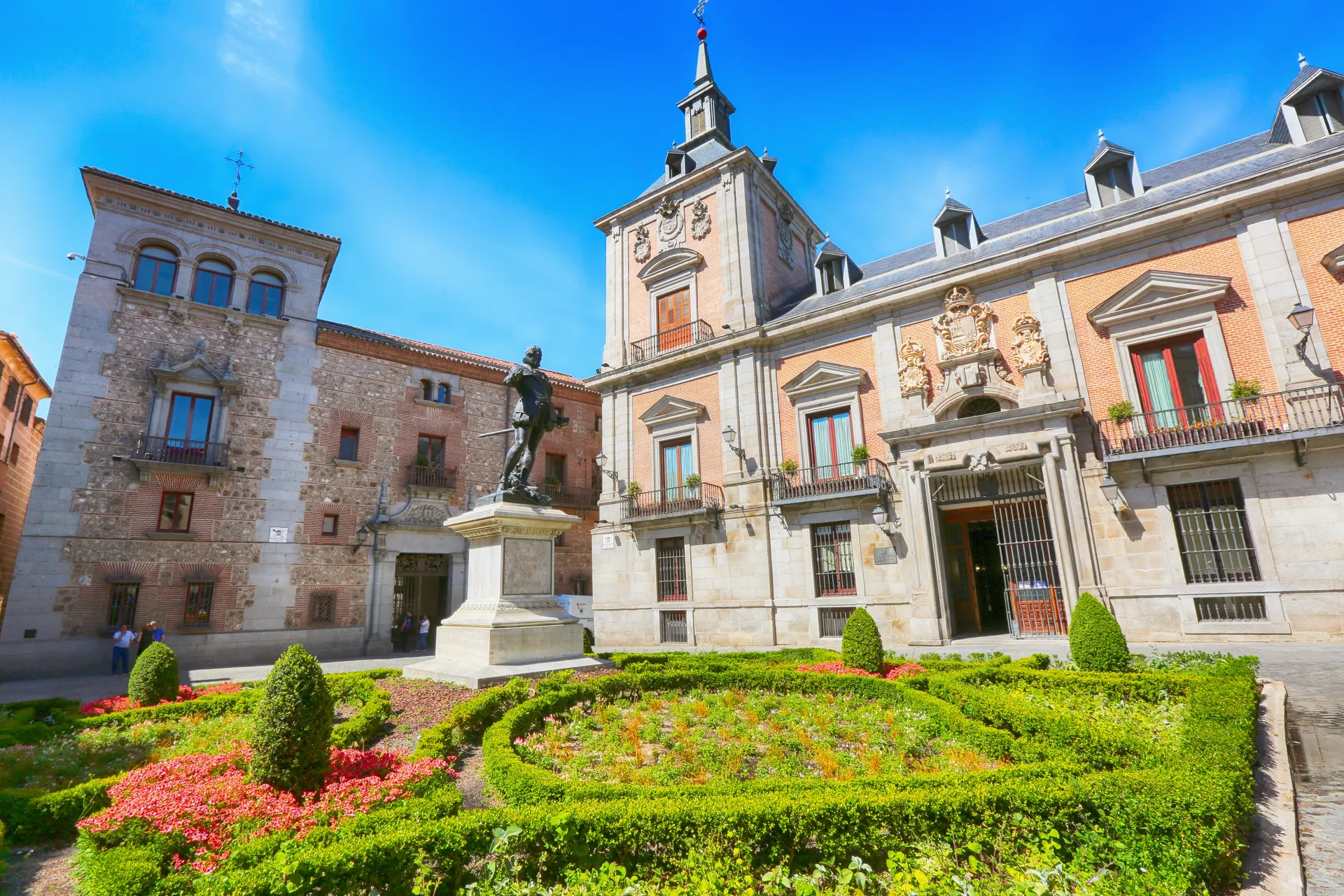 Stedentrip Madrid, Plaza de la Villa, Madrid, Spanje | de Jong Intra Vakanties