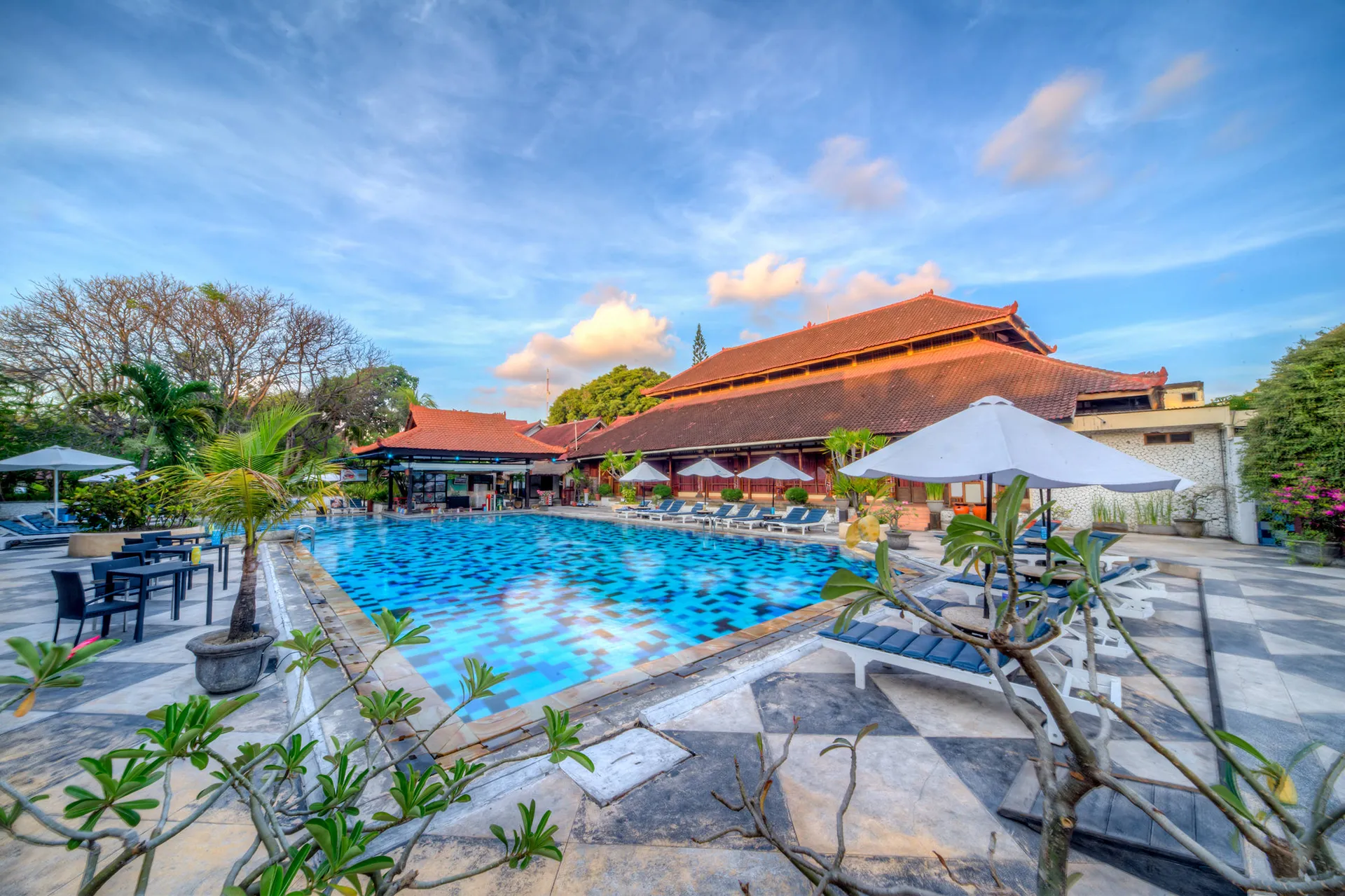 Online bestellen: Hotel Grand Istana Rama