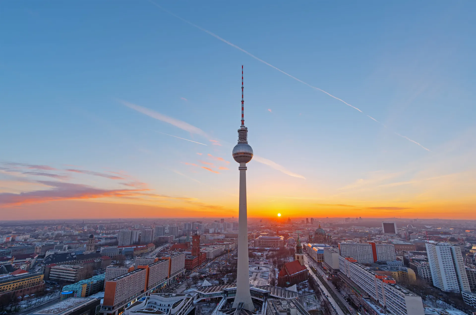 Alexanderplatz met Fernsehturm op ca. 12 minuten reizen van het hotel!