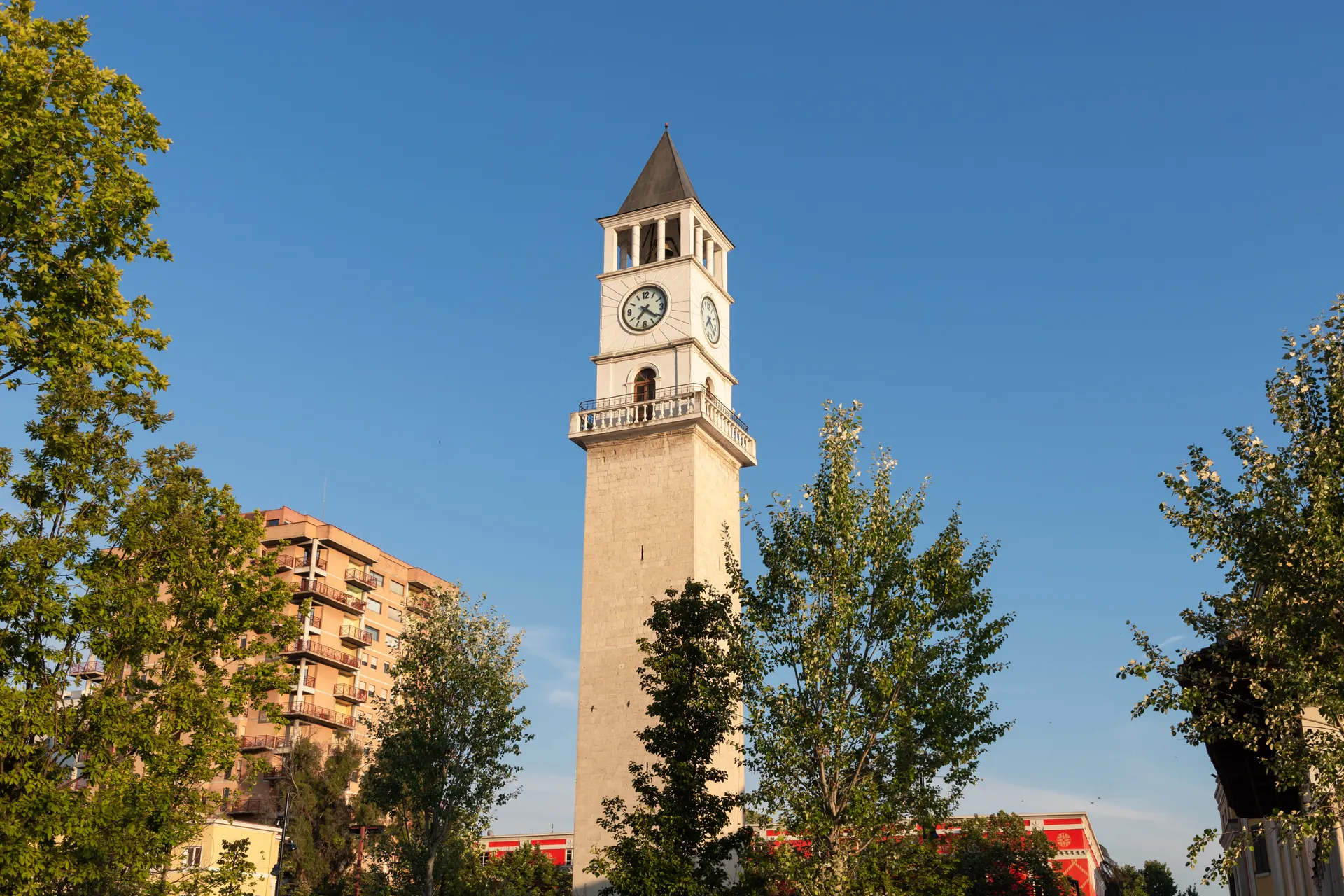 Stedentrip Tirana, Klokkentoren van Tirana, Tirana, Albanië | de Jong Intra Vakanties
