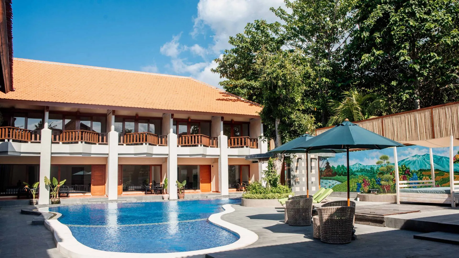 Online bestellen: Hotel New Sunari Lovina Beach Resort