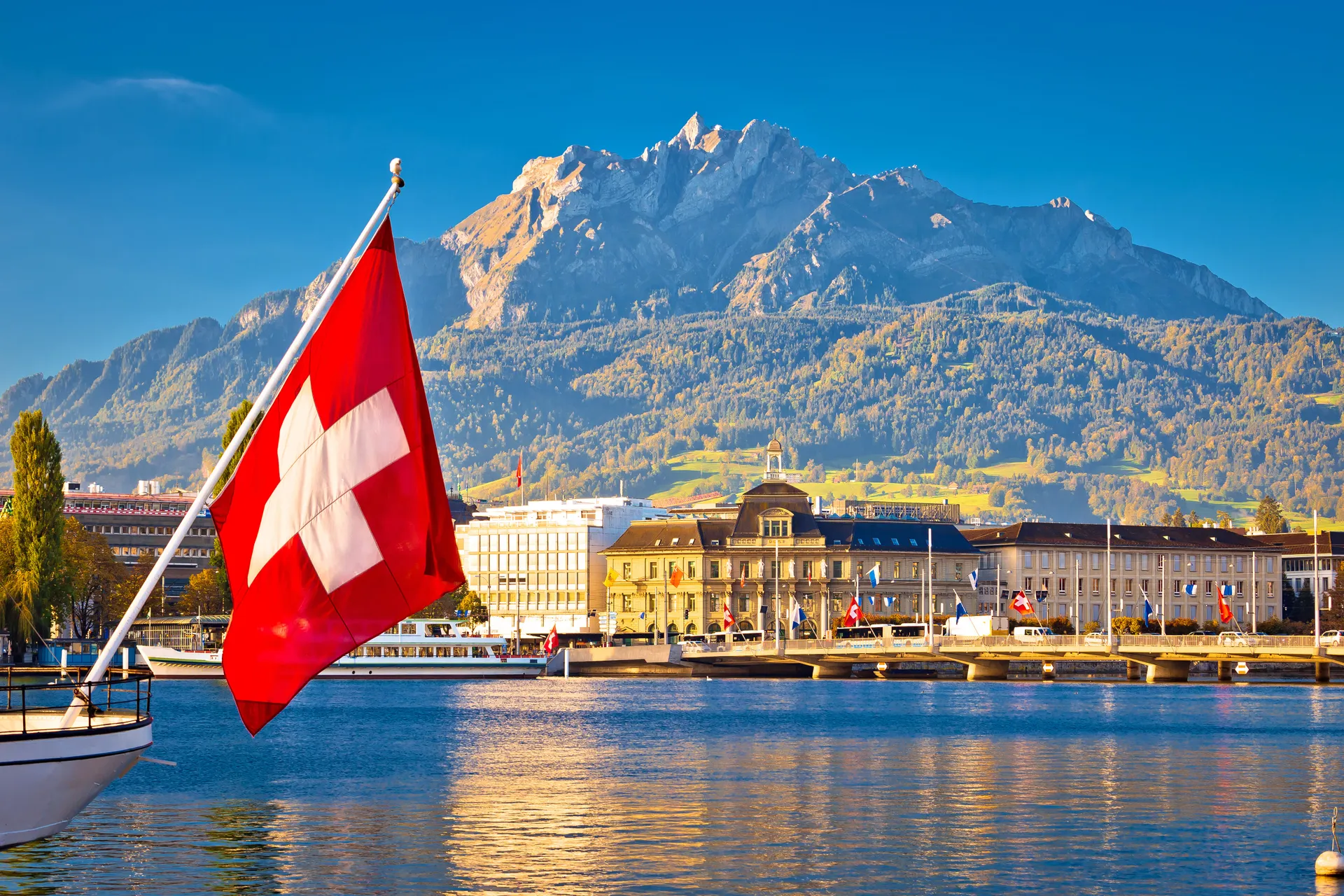 Meer van Luzern + Pilatus berg