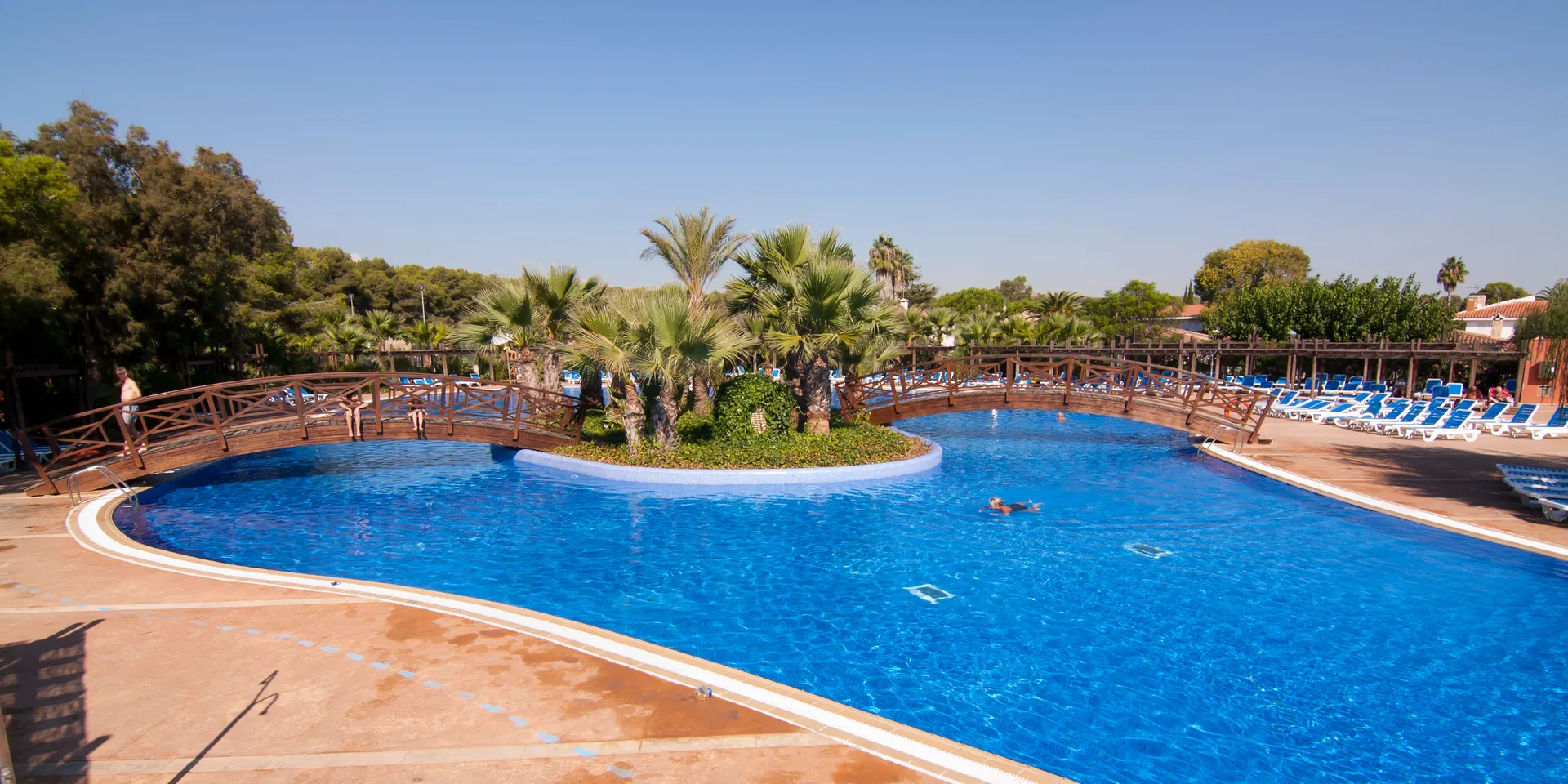 Camping Estival Torre de la Mora.