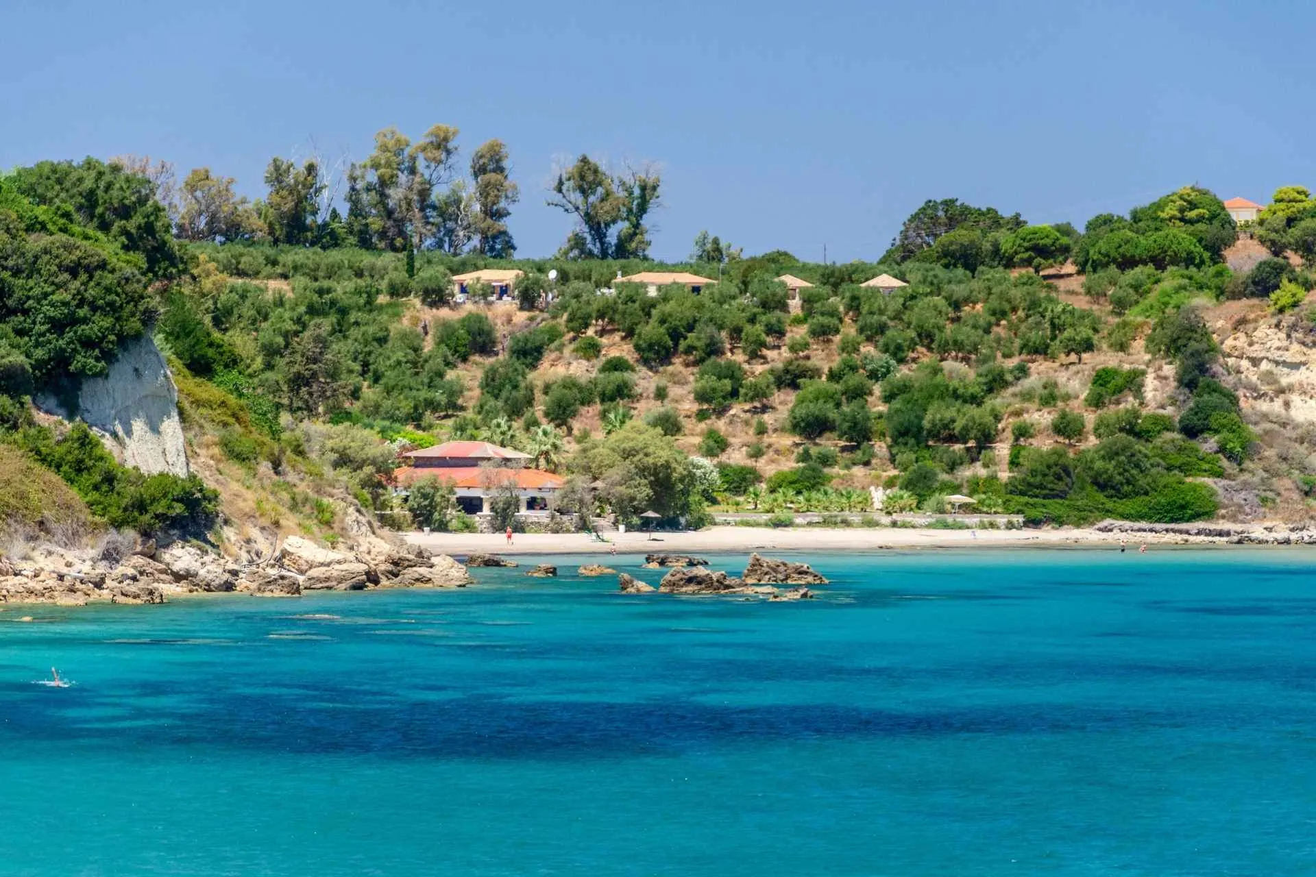 Het pittoreske strand van Mavratzi ligt op het schiereiland Vassilikos aan de zuidoostkust van het eiland Zakynthos in Griekenland.