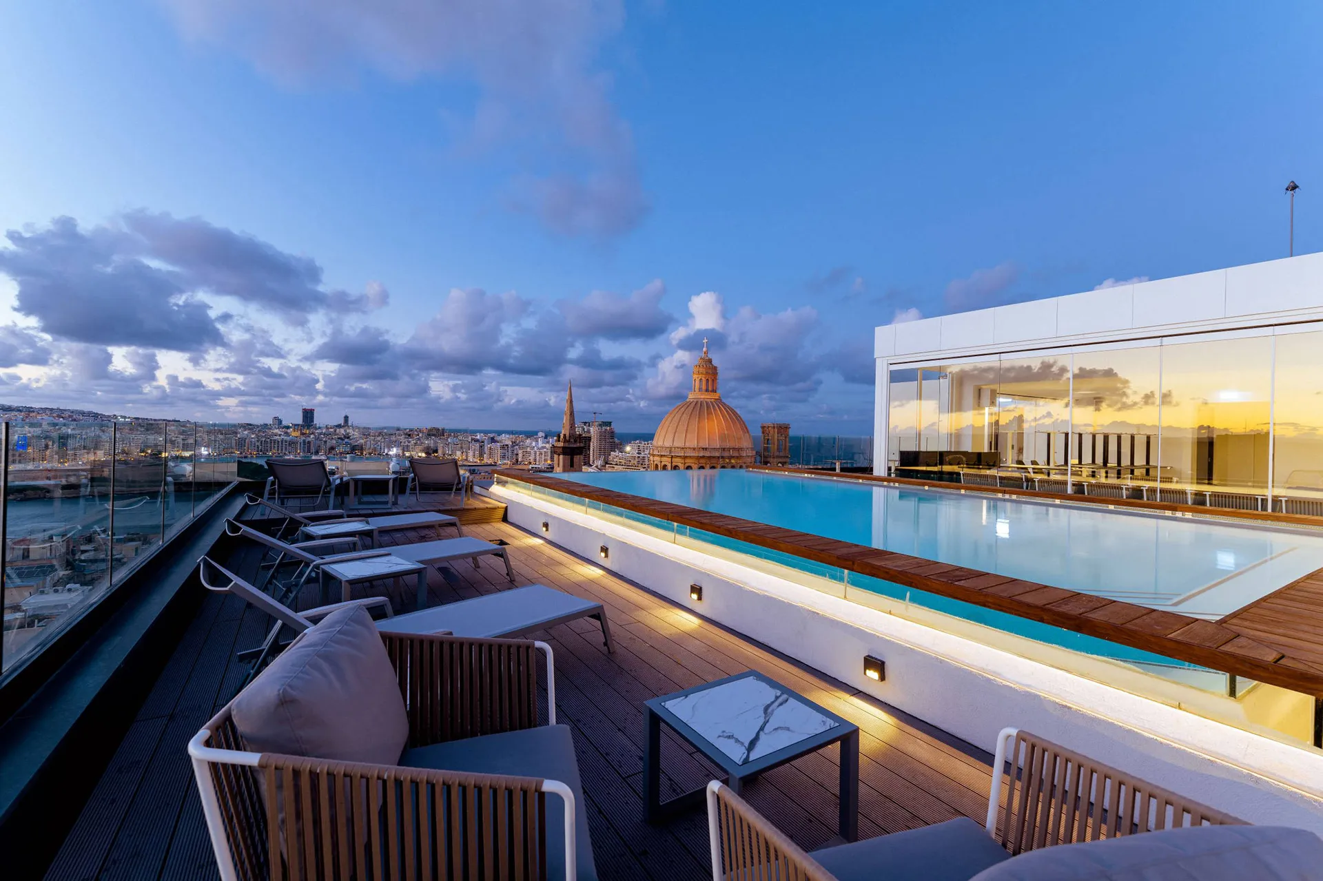 Online bestellen: Hotel The Embassy Valletta