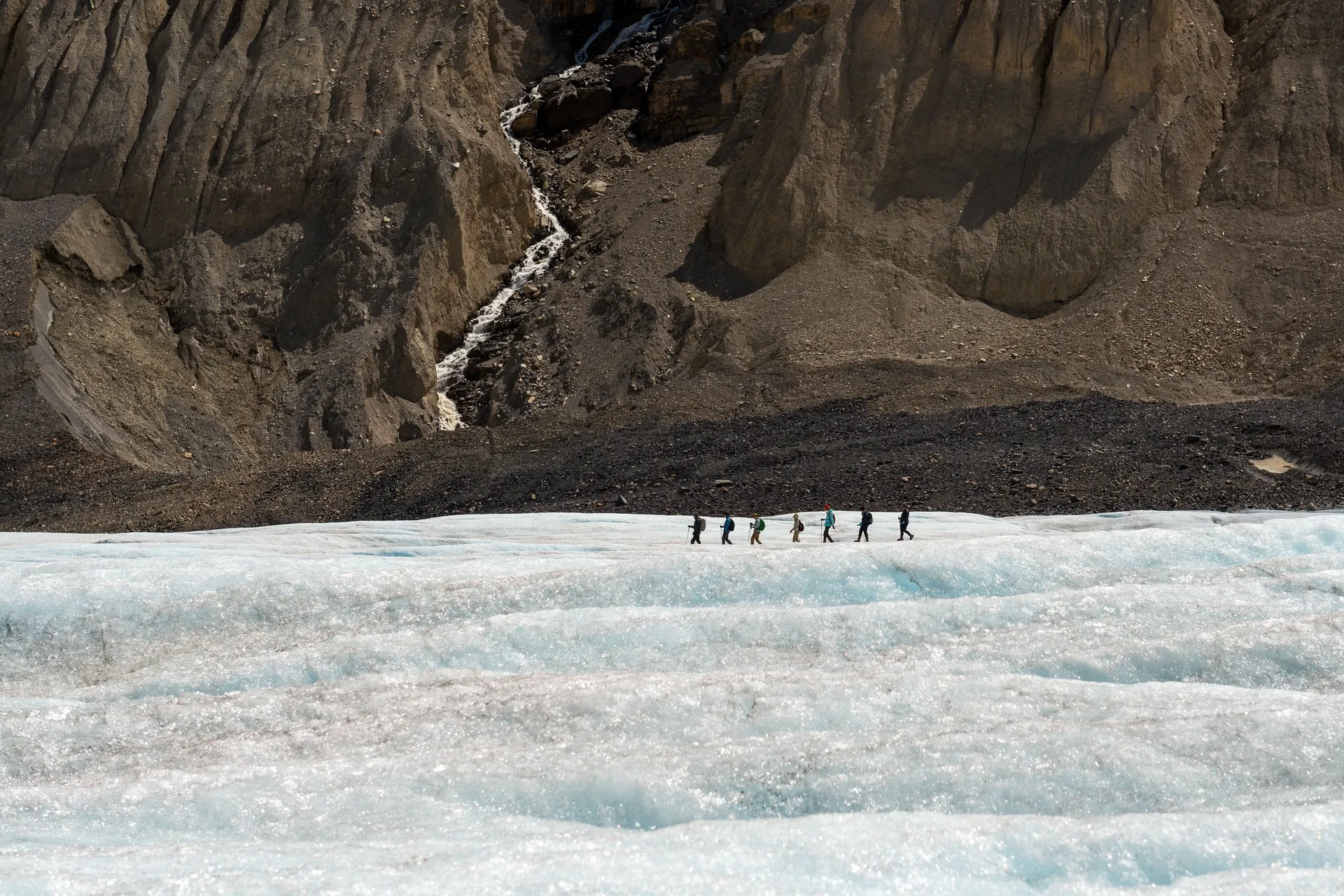 Wandeling bij het indrukwekkende Columbia Icefield in Alberta, Canada tijdens de 10-daagse groepsrondreis | de Jong Intra Vakanties