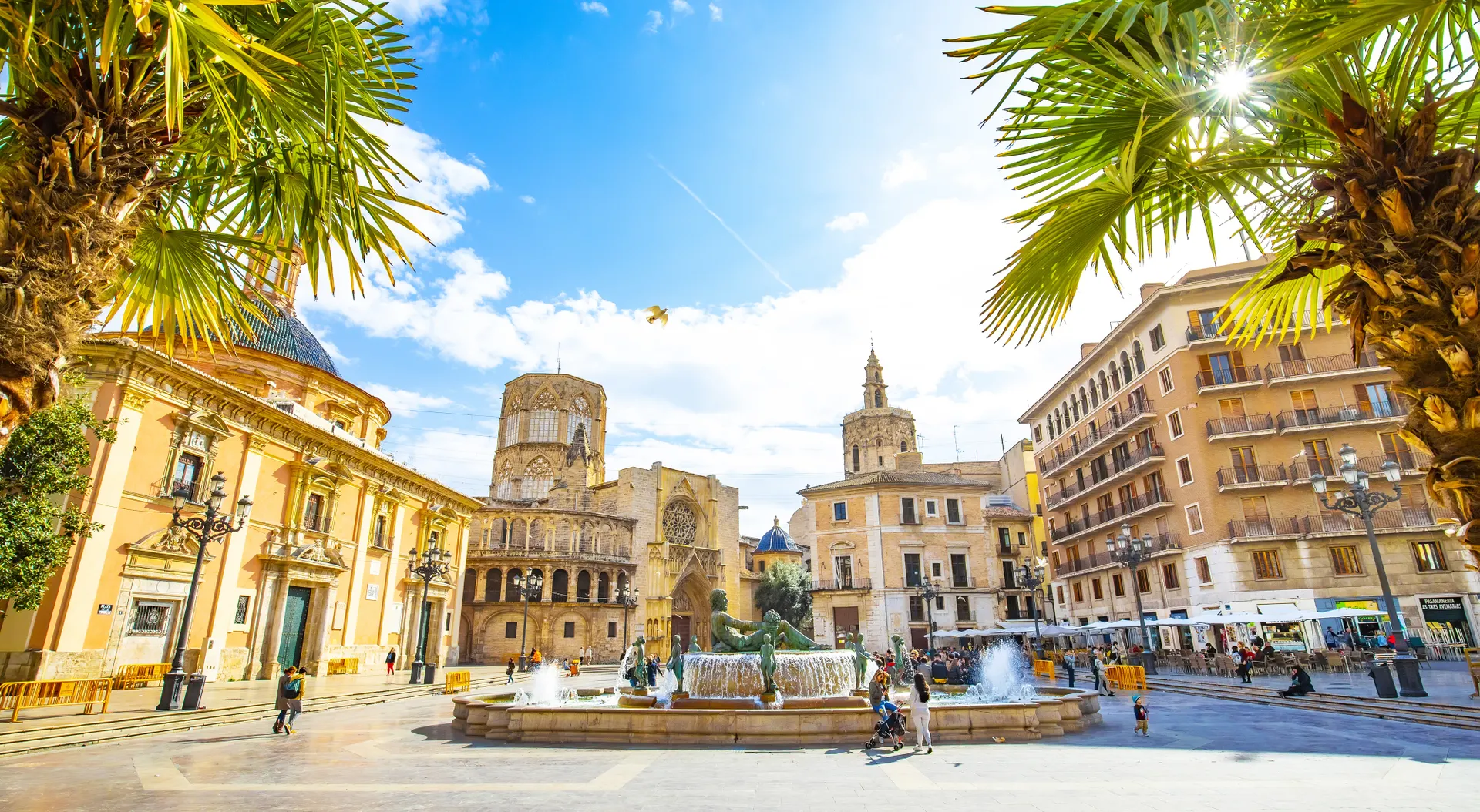Stedentrip Valencia, Plaza de la Virgen, Valencia, Spanje | de Jong Intra Vakanties