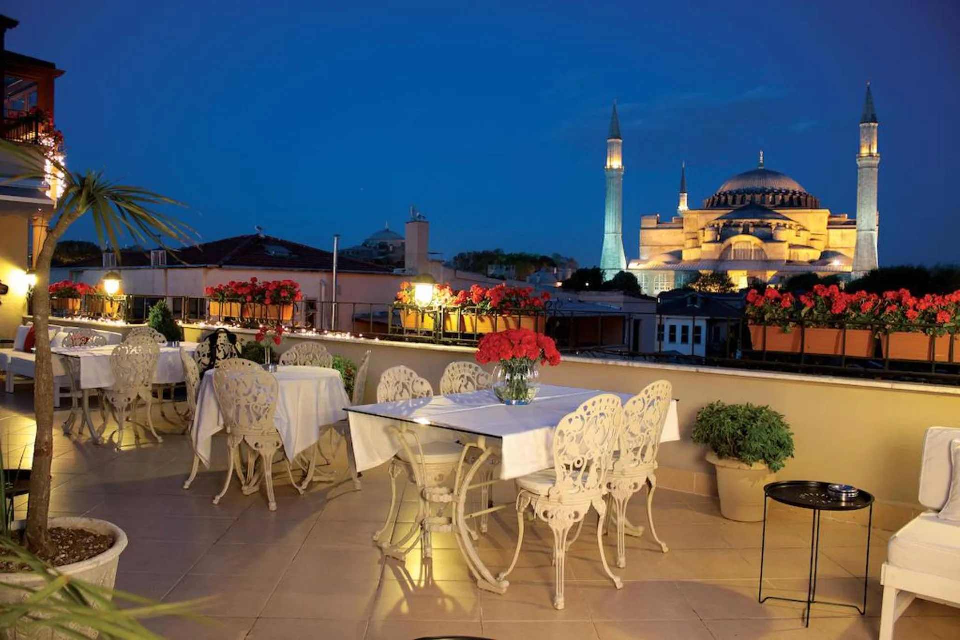 Online bestellen: Hotel Celal Sultan