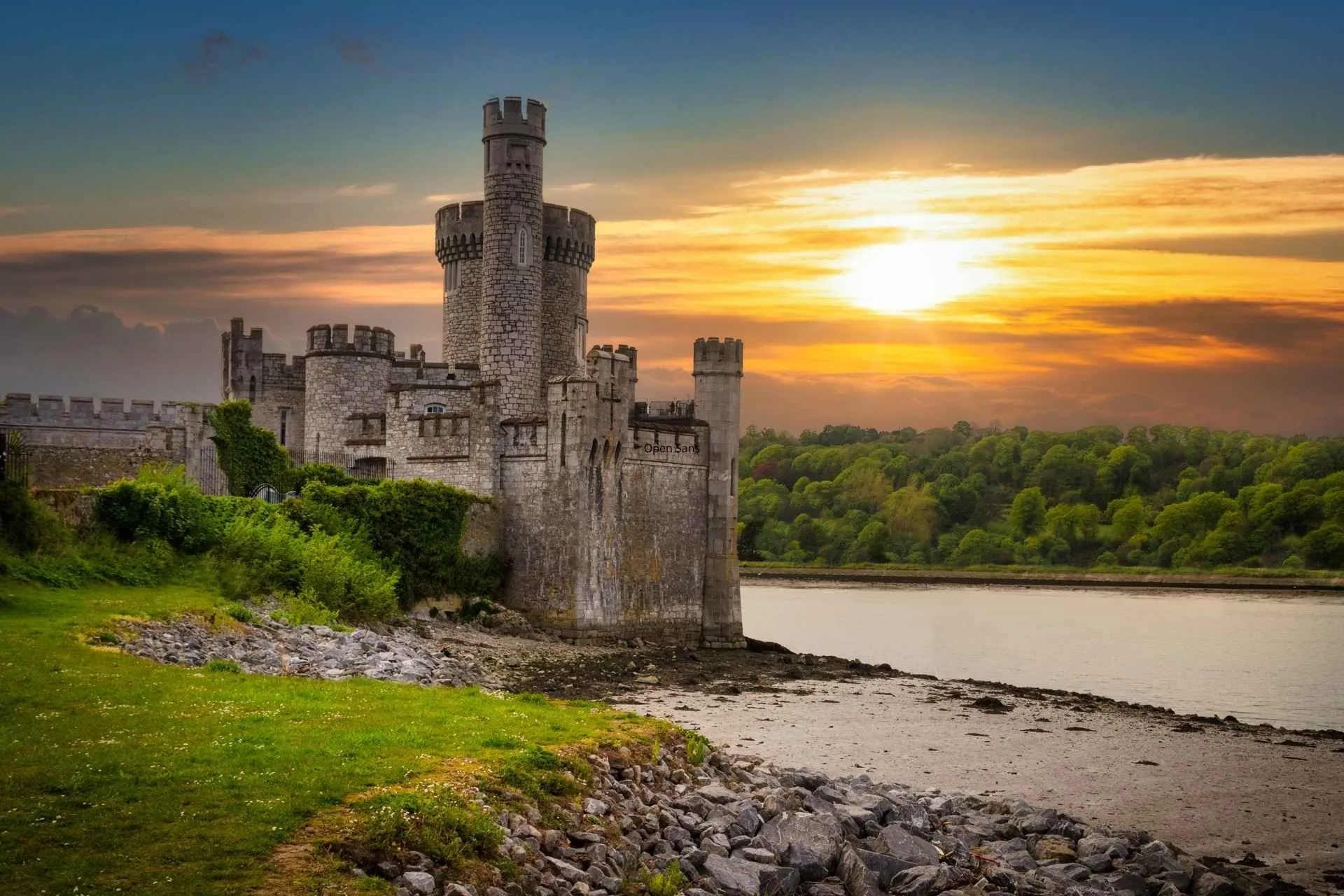 Blackrock Castle and observarory in Cork met zonsondergang de Jong Intra Vakanties