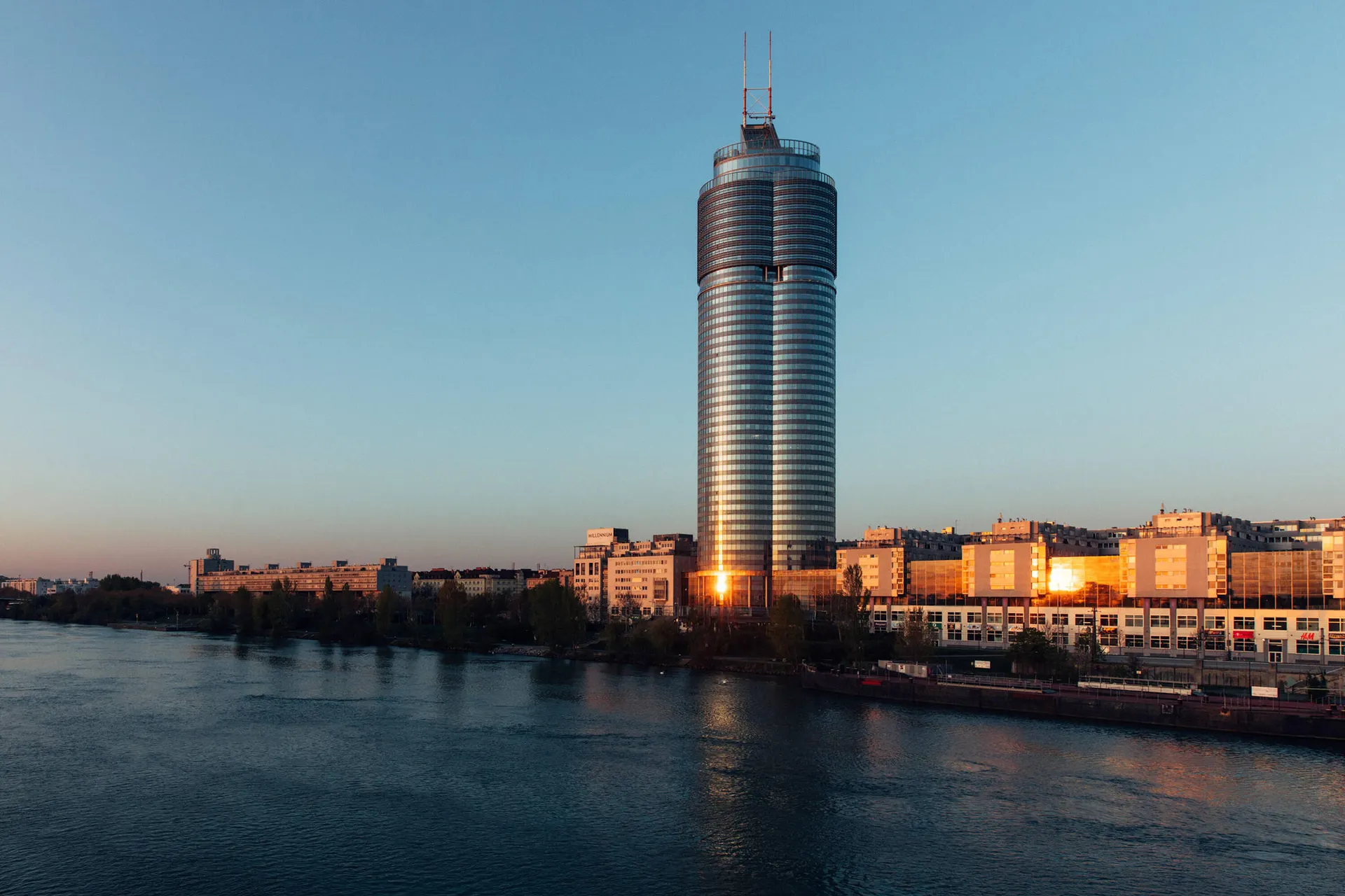 harry's home Wien Millennium Tower