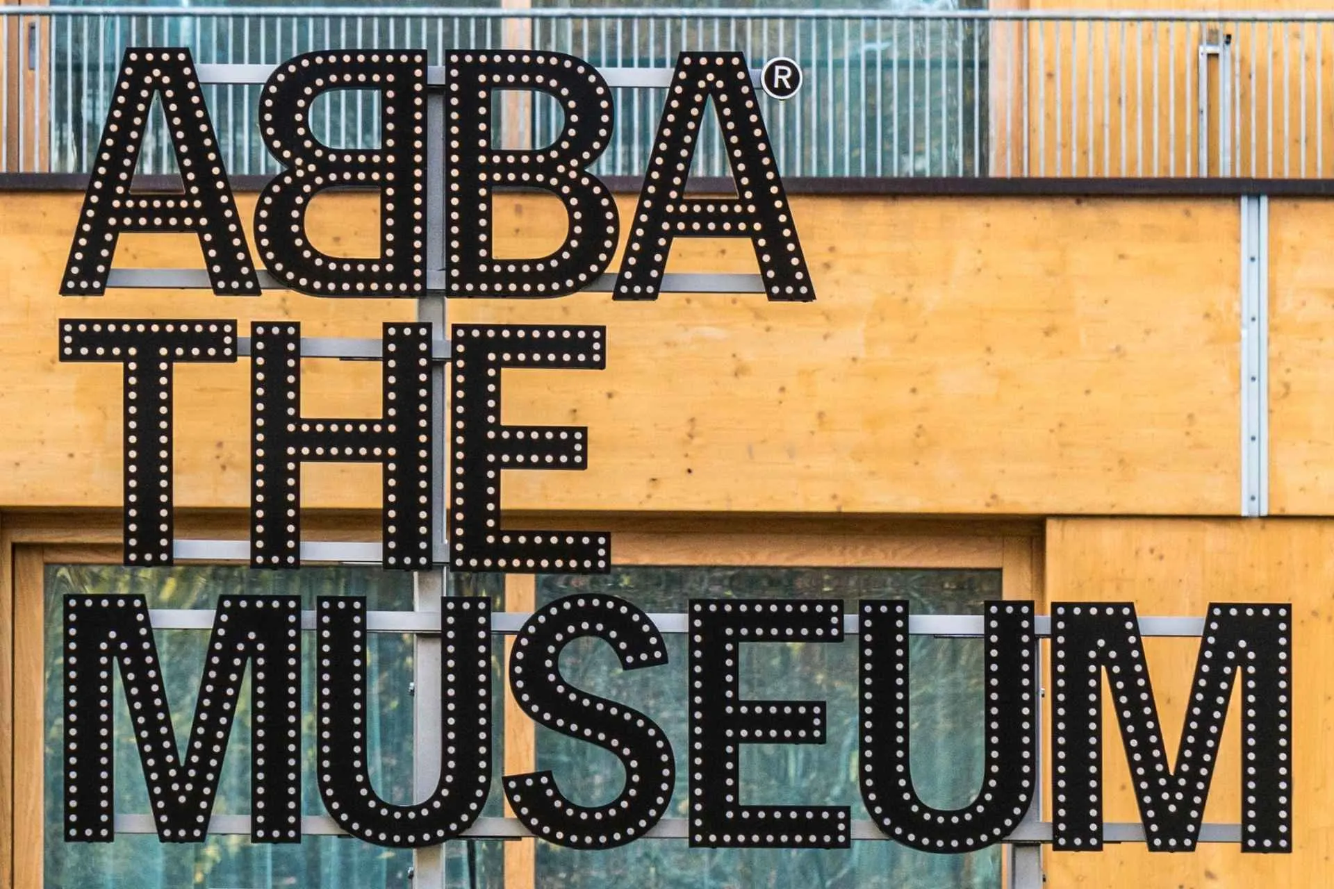 Ingang van het ABBA-museum, Swedish music hall of fame, Stockholm, Zweden | de Jong Intra Vakanties