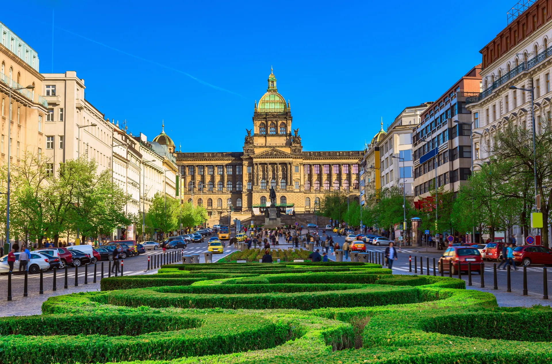 Stedentrip Praag, Wenceslausplein, Praag, Tsjechië | de Jong Intra Vakanties