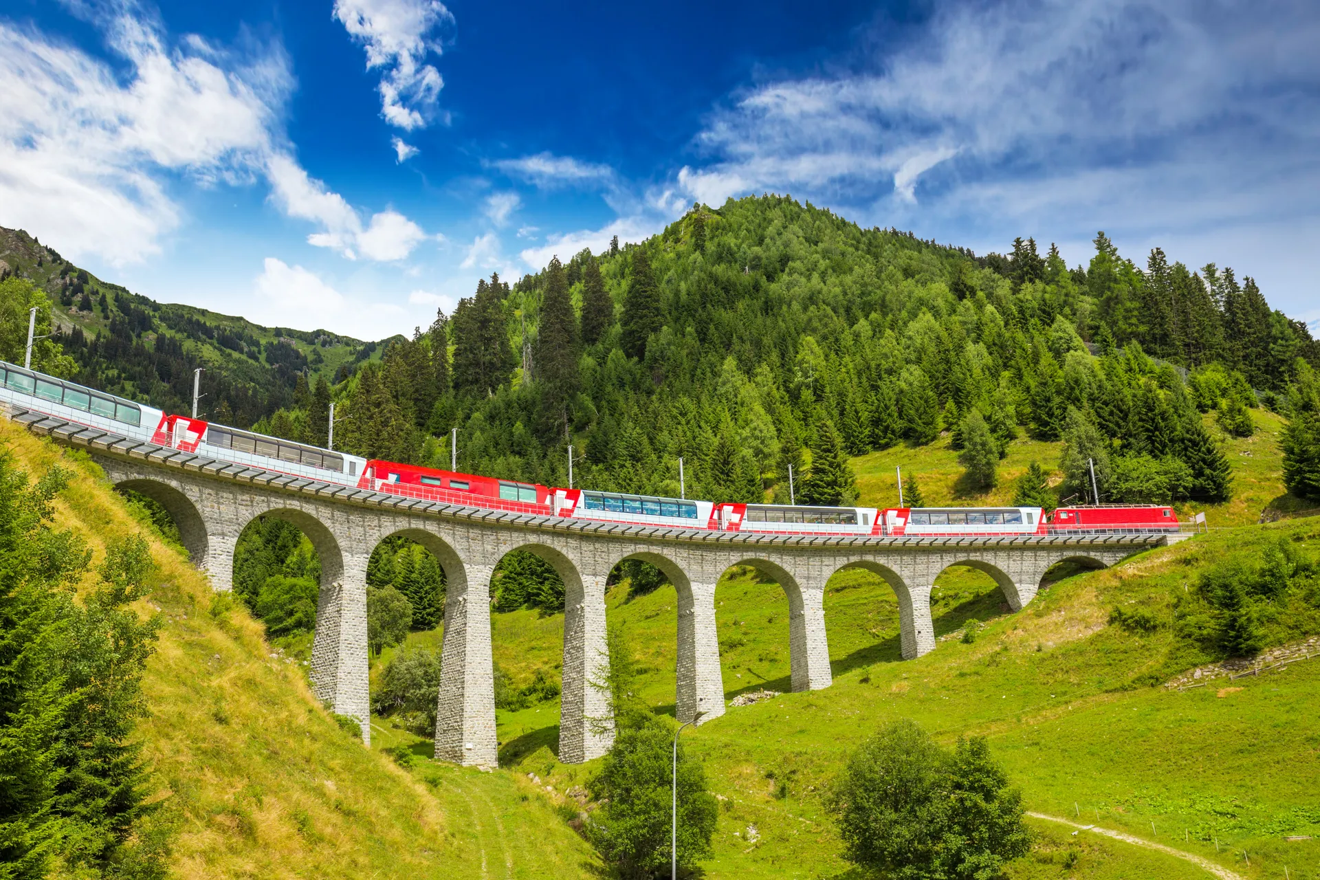 15-daagse rondreis per trein Glacier, Gotthard en Bernina Express in stijl afbeelding