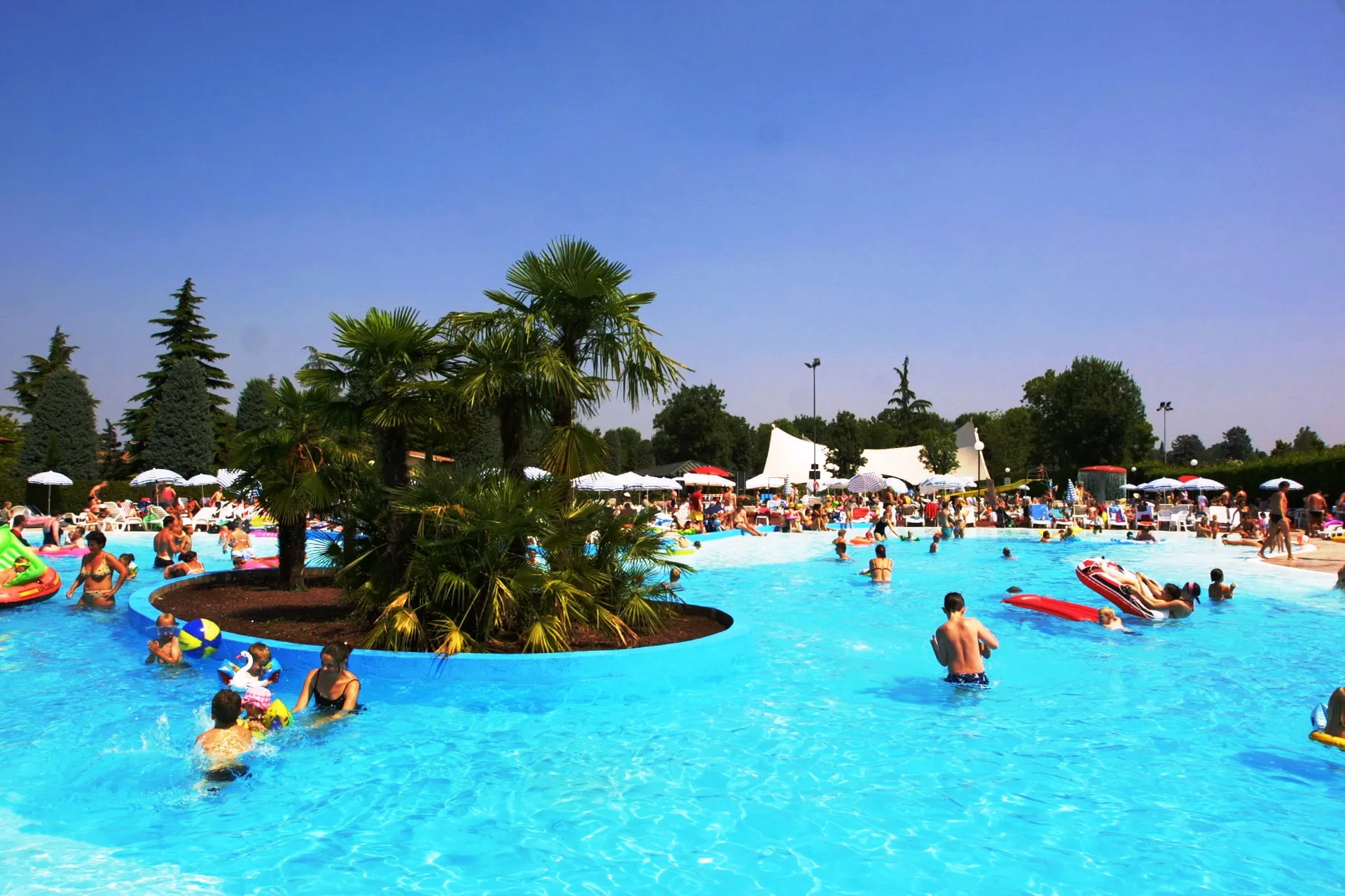 Camping Camping Bella Italia in Peschiera del Garda (Venetië, Italië)