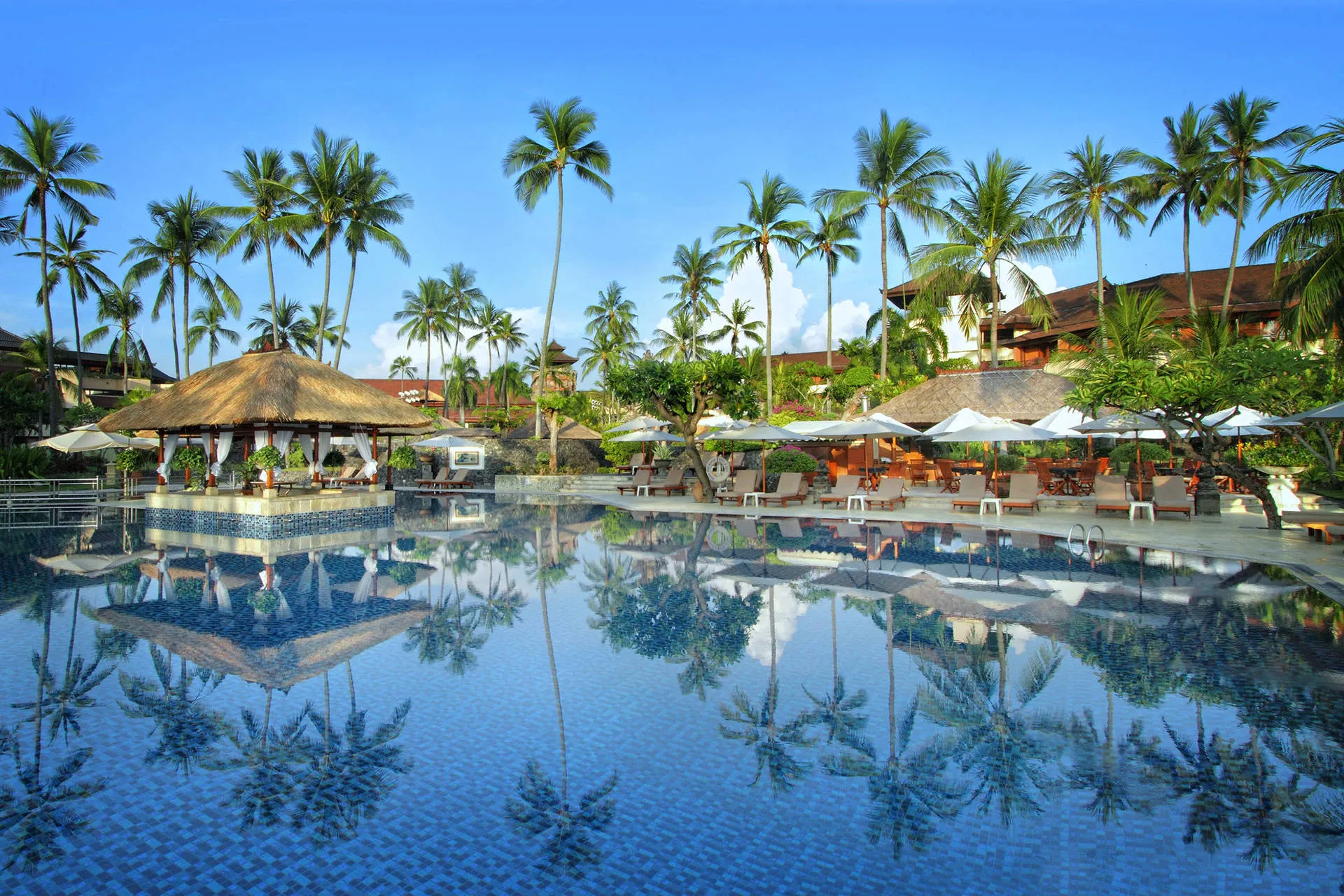 Online bestellen: Nusa Dua Beach Hotel & Spa