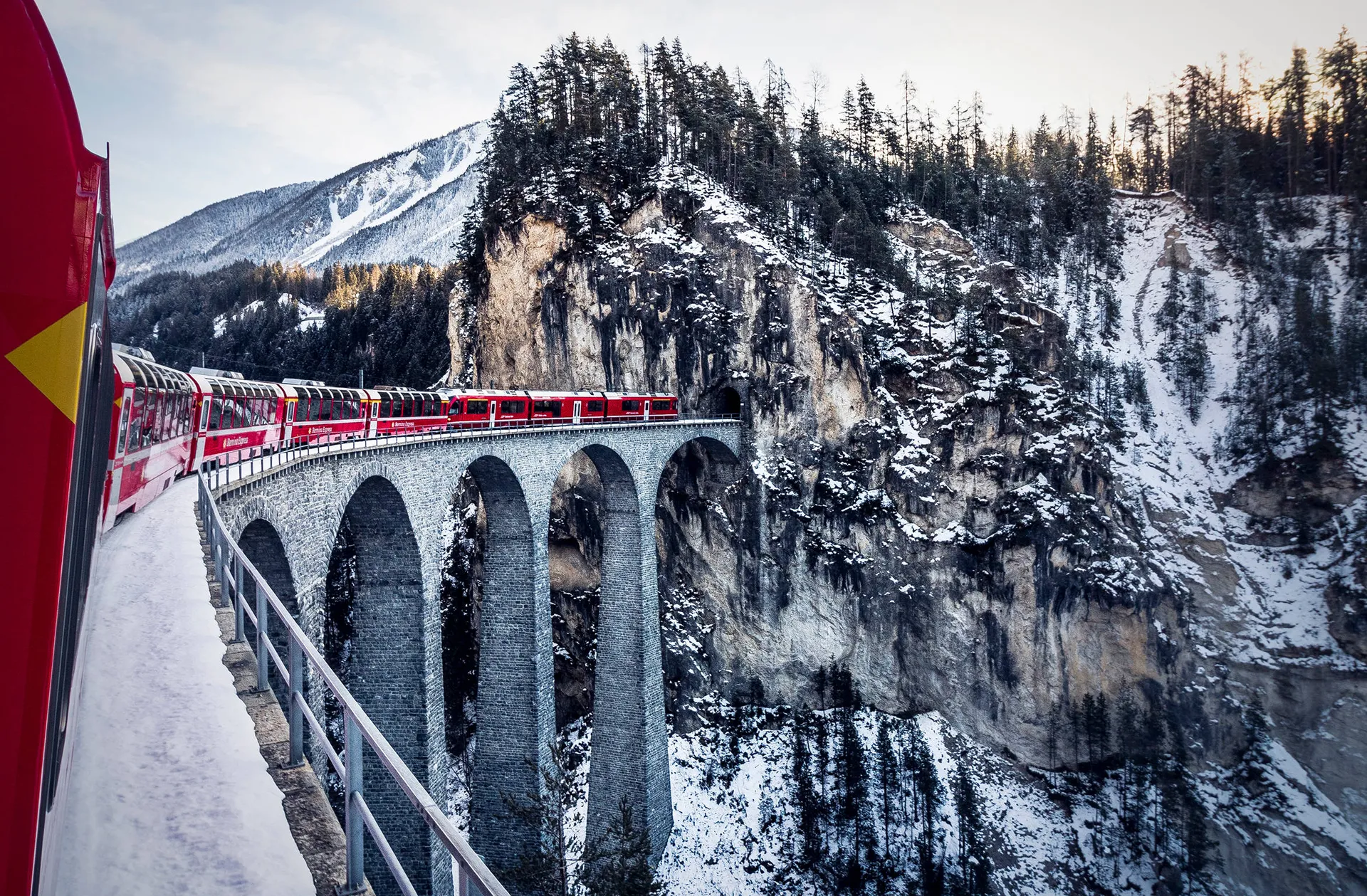 Online bestellen: Winter met de Glacier- en Bernina Express
