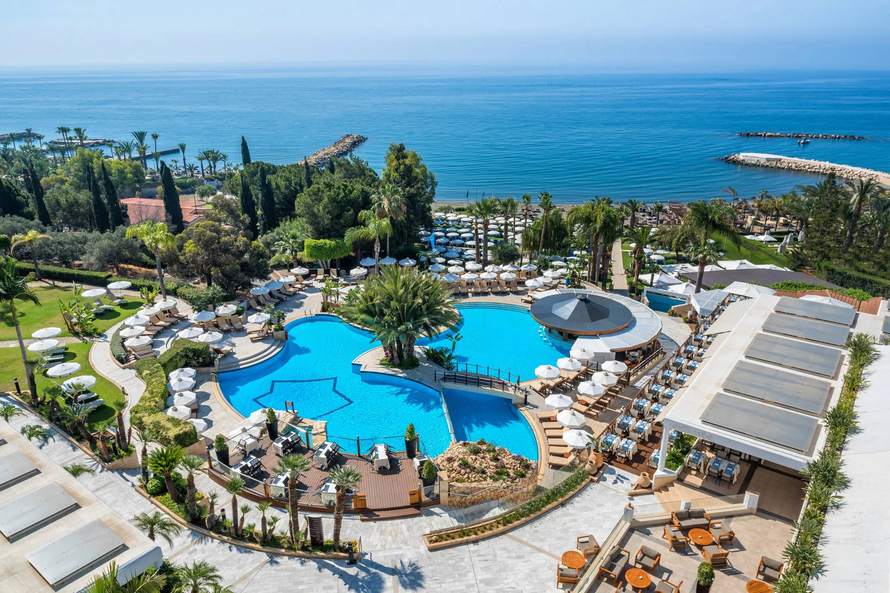 Online bestellen: Mediterranean Beach Hotel
