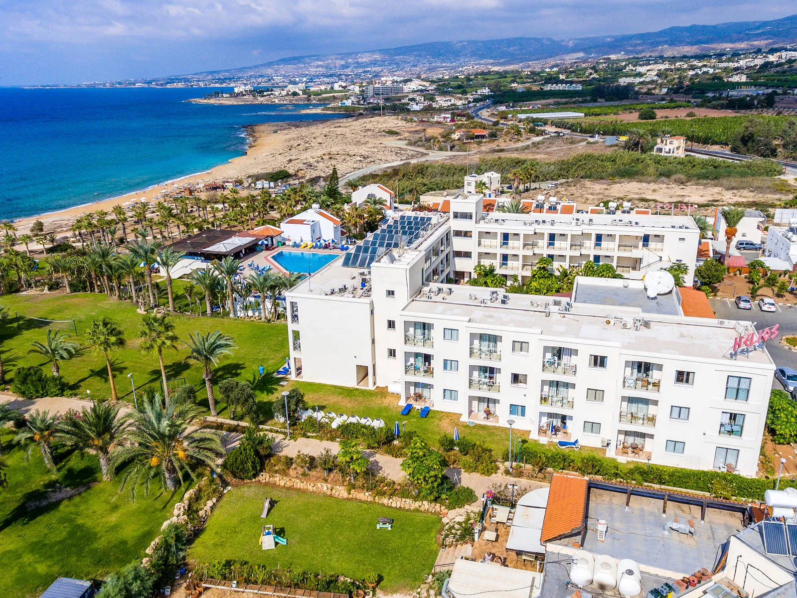 Online bestellen: Helios Bay Hotel and Suites