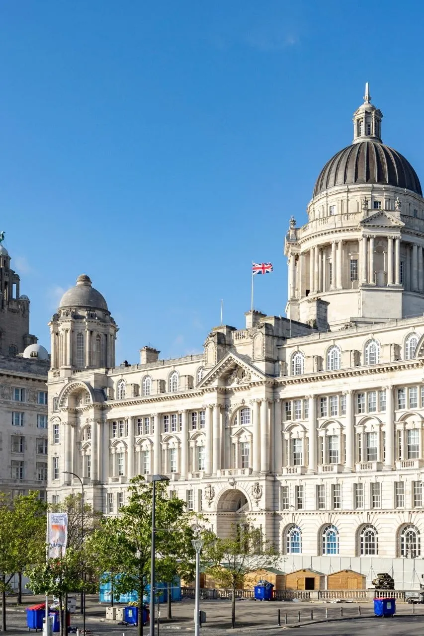 Waterfront Royal Liver Building, het Cunard Building en het Port of Liverpool-gebouw, Liverpool, Groot-Brittannië | de Jong Intra Vakanties
