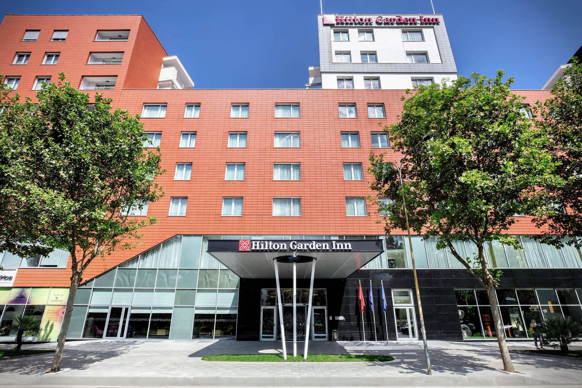 Online bestellen: Hotel Hilton Garden Inn Tirana