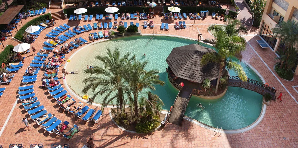 Zwembad hotel 3