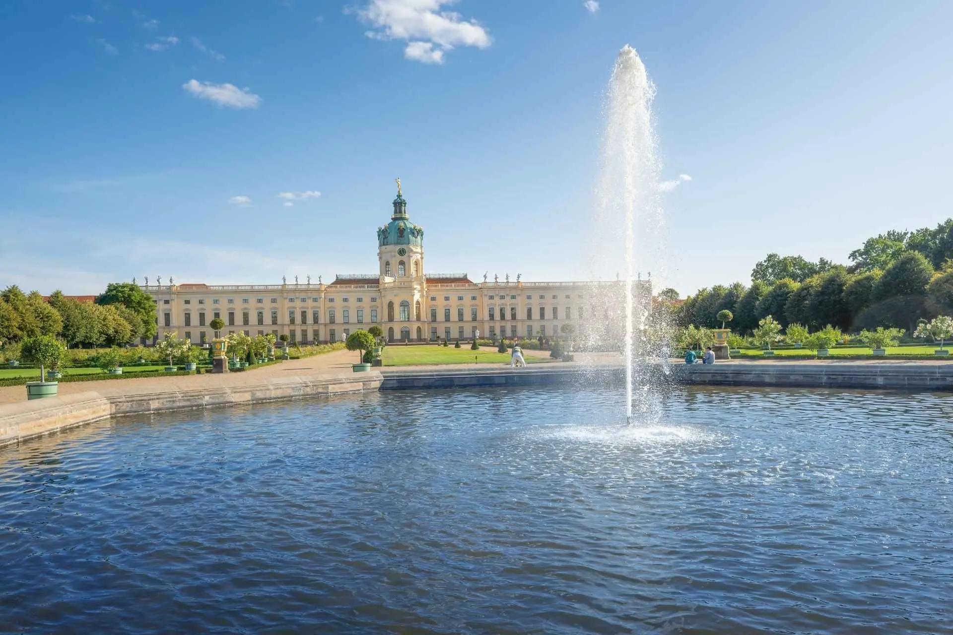 Geniet van het 17e sprookjesachtige Schloss Charlottenburg tijdens een citytrip Berlijn met de Jong Intra vakanties