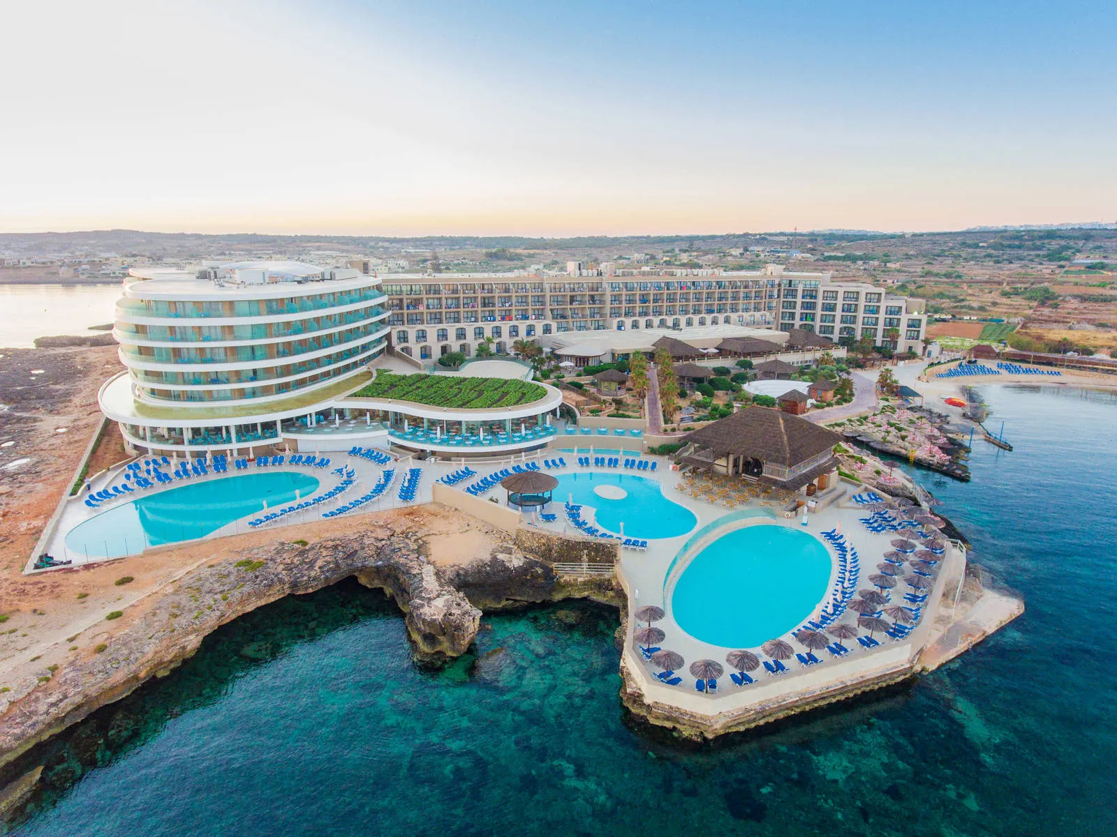 Online bestellen: Ramla Bay Resort