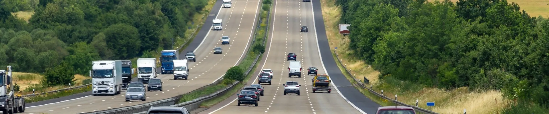 Lees alle regels en tips over het rijden op de Duitse Autobahn op onze blog van de Jong Intra Vakanties