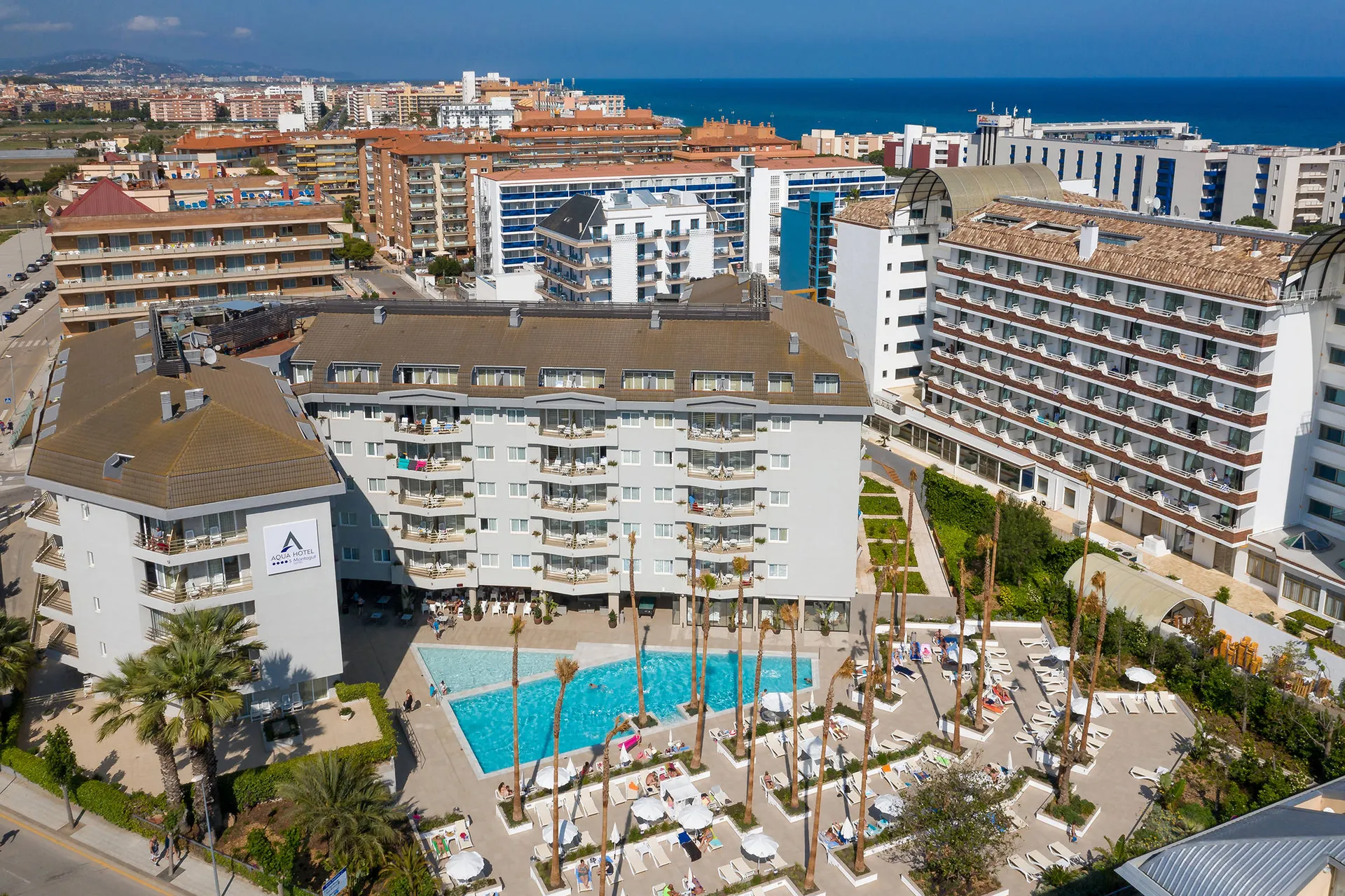 Aqua Hotel Montagut Suites