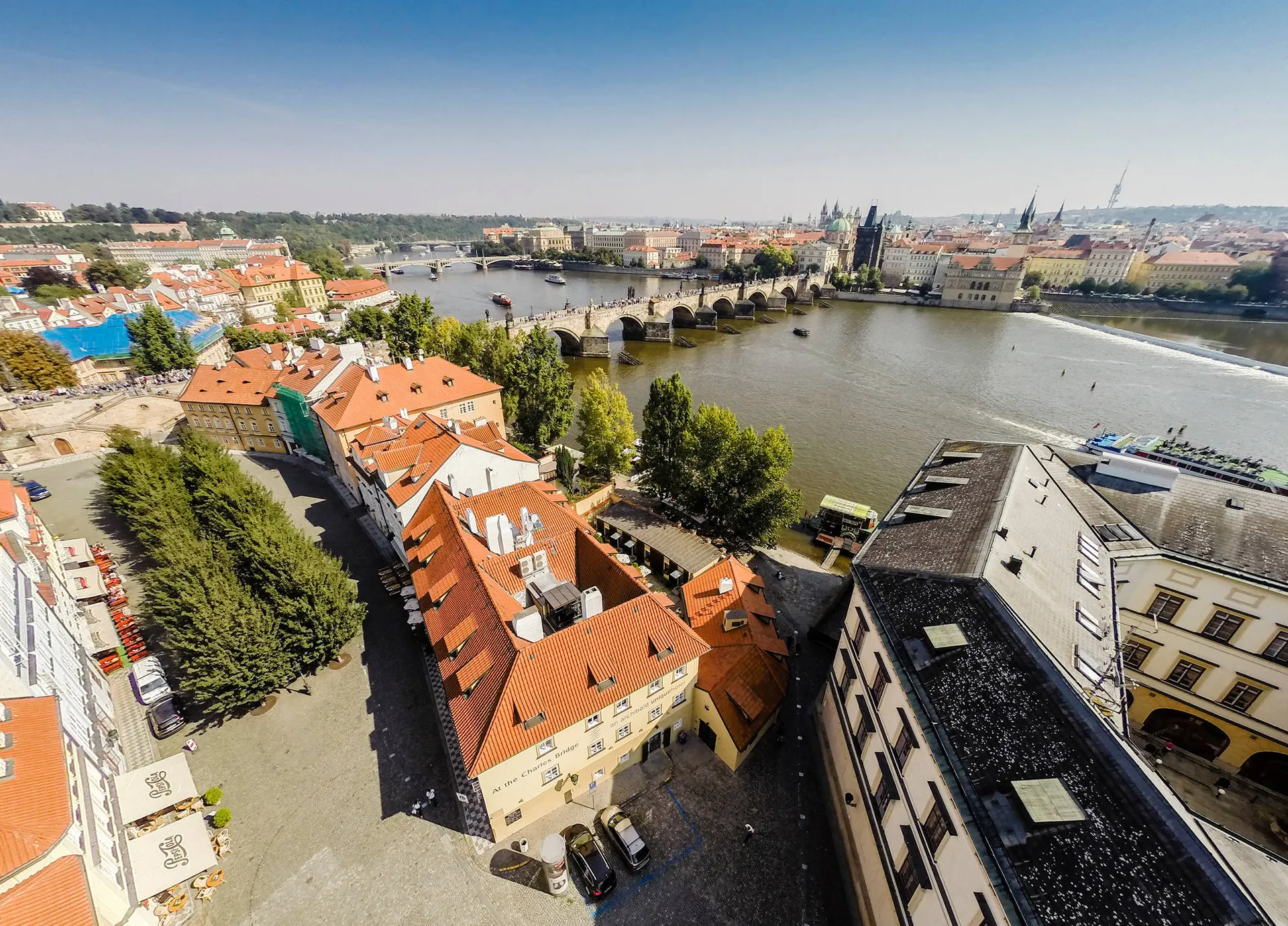 Online bestellen: Hotel Archibald At The Charles Bridge