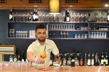 Bar