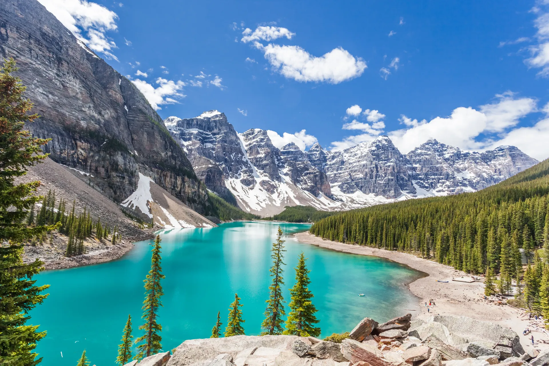 Lake Moraine, Banff National Park, met helderblauw water en indrukwekkende bergtoppen in Alberta tijdens de 10-daagse groepsrondreis | de Jong Intra Vakanties