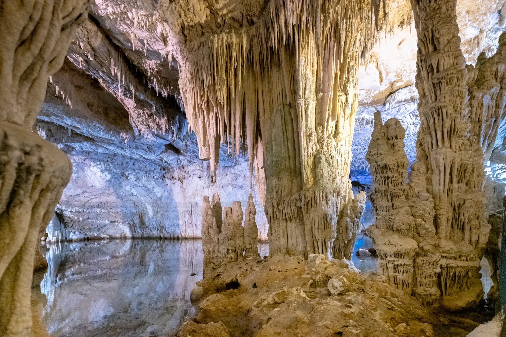 Frecce delle Grotte di Antonio Piccinnu - AdobeStock 497921846
