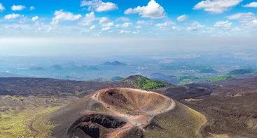 De krater van Etna, AdobeStock_175447180