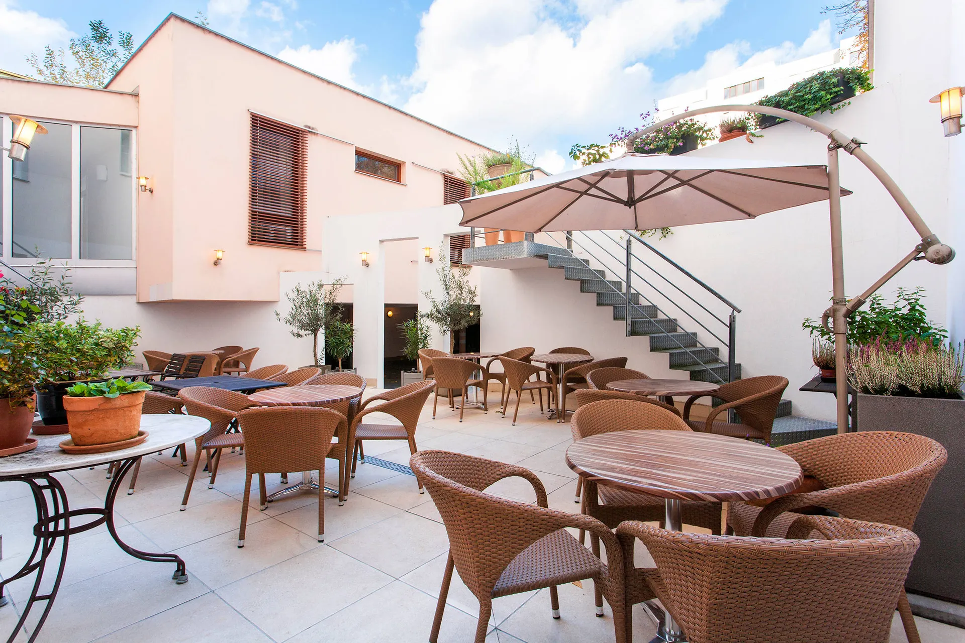Hotel Carol