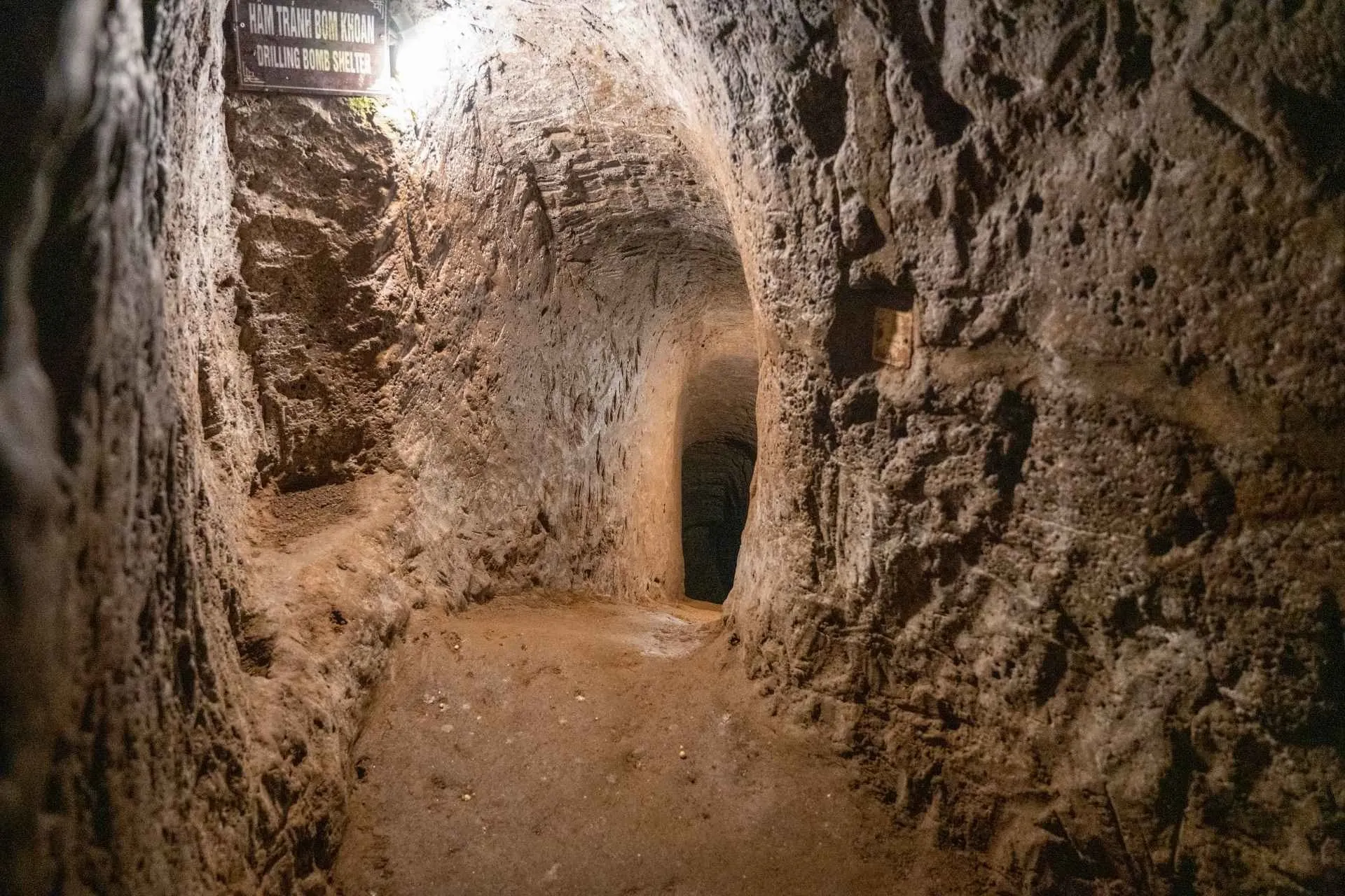 De indrukwekkende Vinh Mic tunnels in Vietnam tijdens een rondreis - de Jong Intra Vakanties