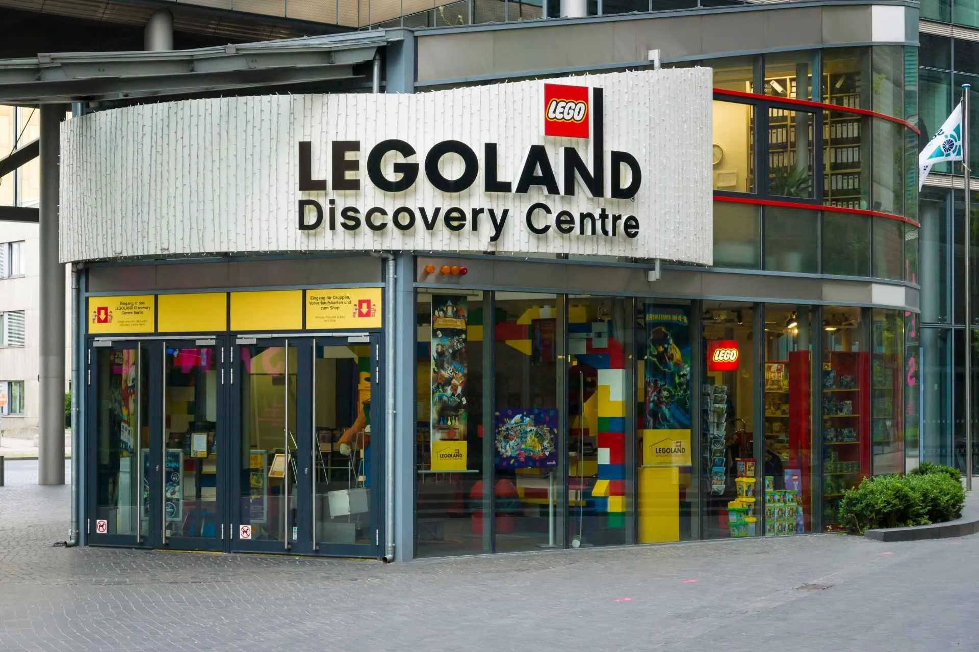 Legoland Discovery Center Berlijn met miniatuurstad en spelende kinderen tijdens een stedentrip Berlijn met de Jong Intra Vakanties