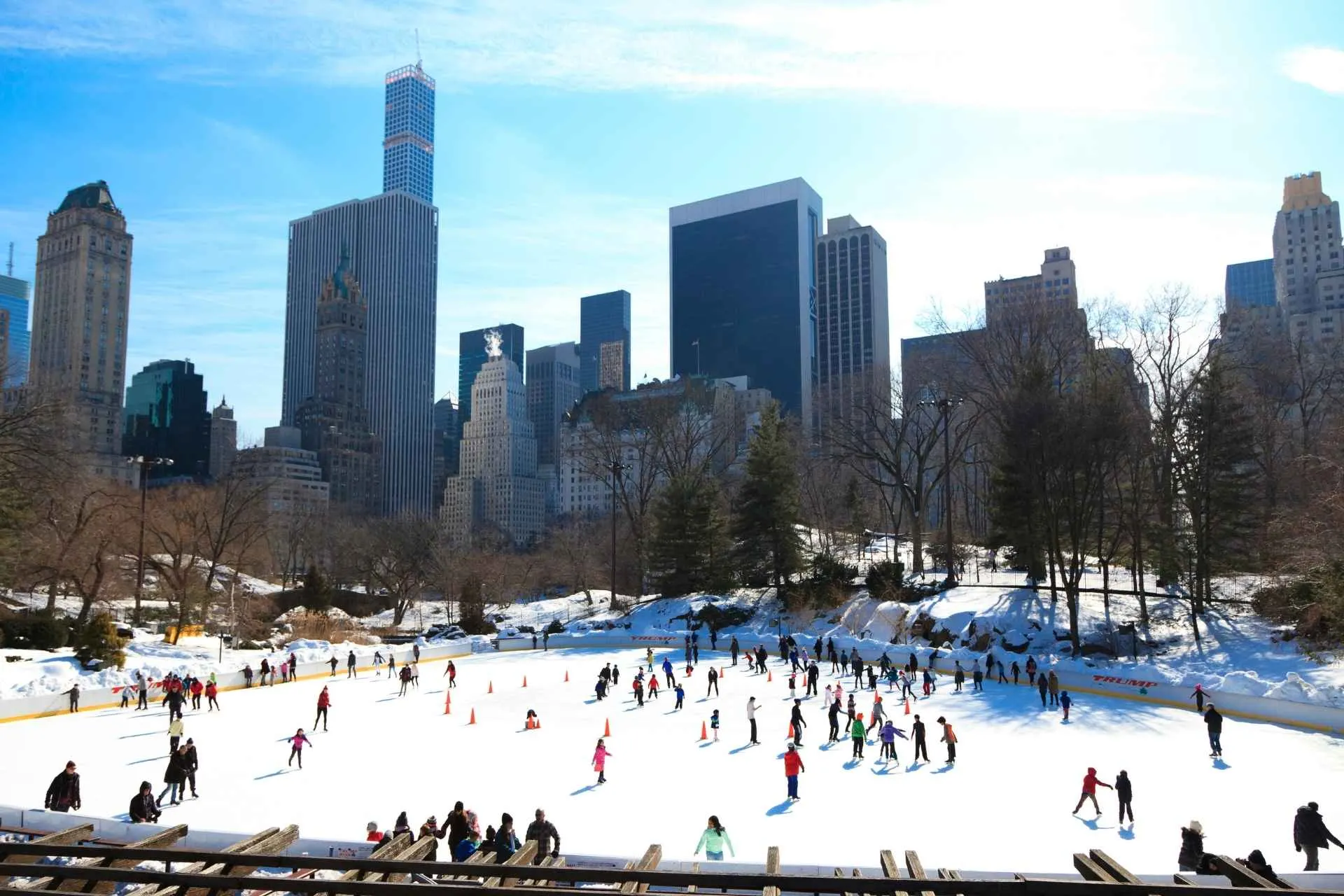 Schaatsen in Central Park tijdens een stedentrip New York | de Jong Intra Vakanties 