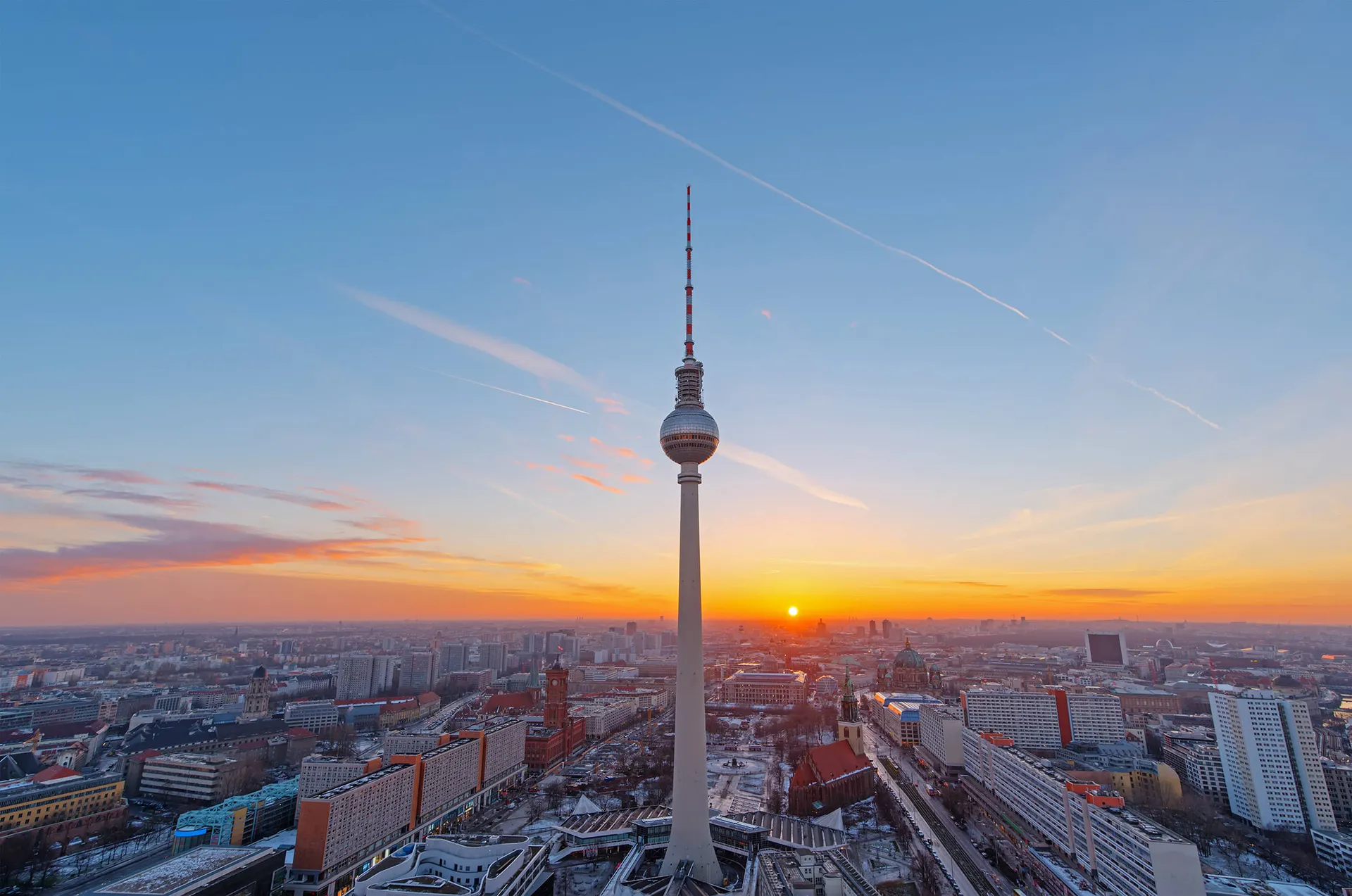 Alexanderplatz met Fernsehturm op ca. 12 minuten reizen van het hotel!
