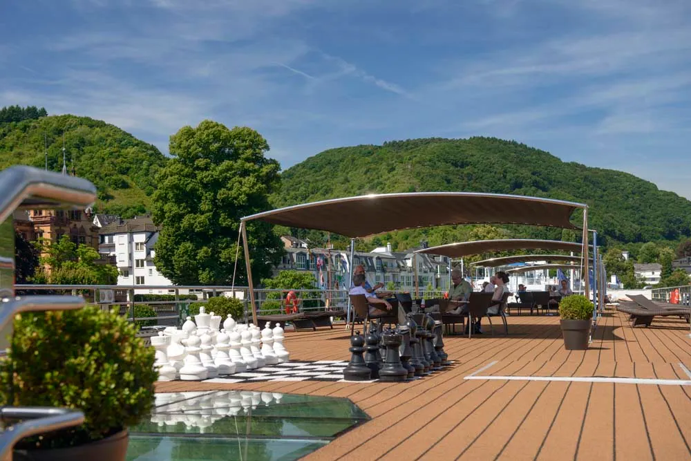 Serenade 1-sun deck-3