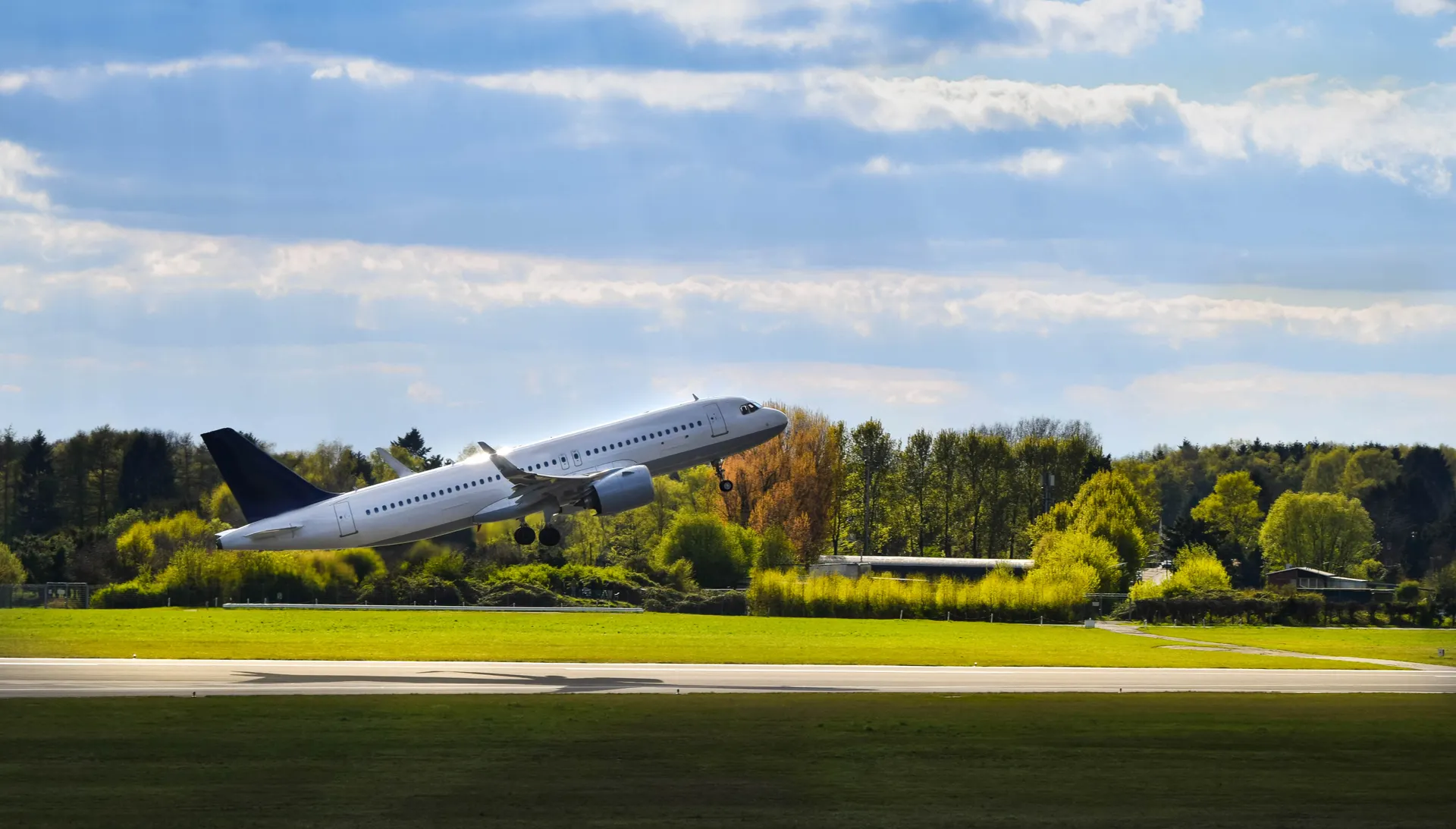 Weeze Airport - AdobeStock 145210626