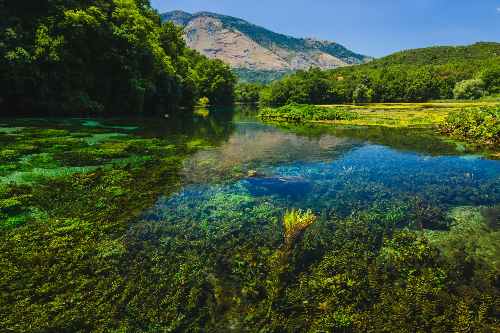 Vakantie Albanië, Syri i Kaltër, The Blue Eye bron, Saranda, Albanië | de Jong Intra Vakanties